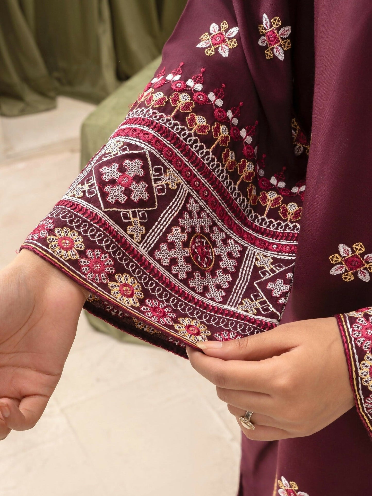 Stylish Collection Aaraish Linen Embroidered Stitched 2-Piece Suit-Nazakat
