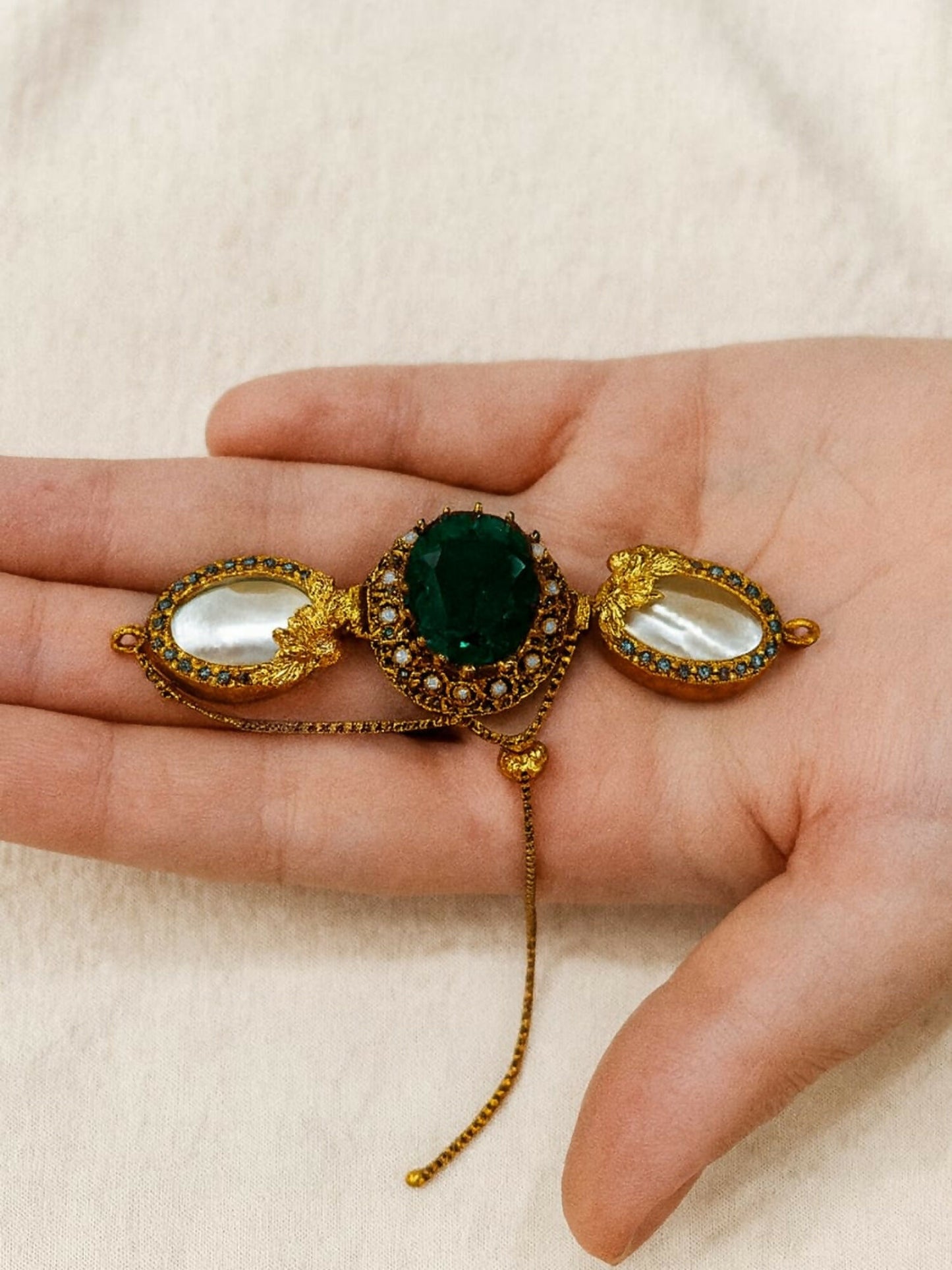 Durwaj's Emerald Charm Bracelet DW-010