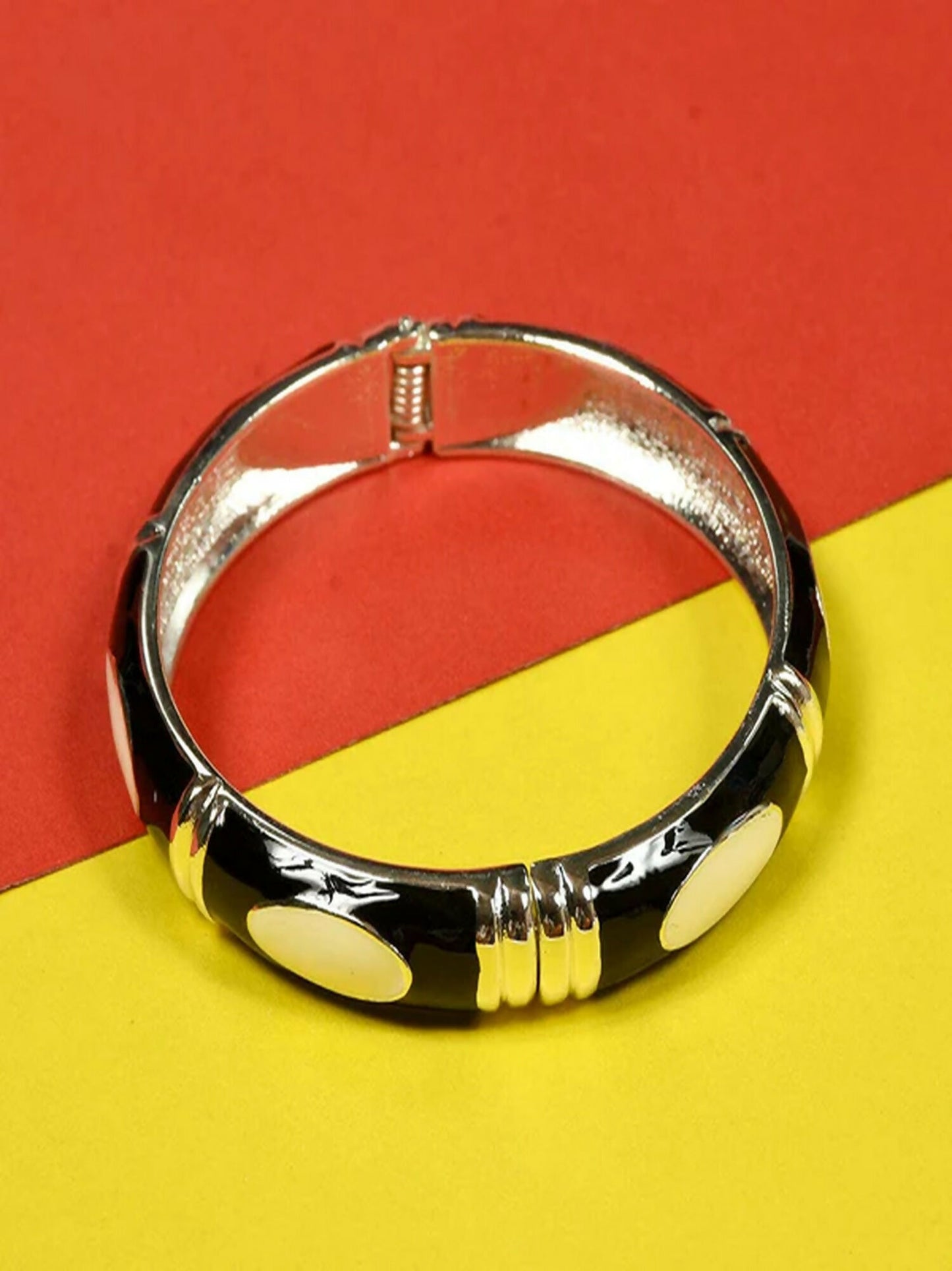 Funky's Women Modern Design Clutch Bangle-10875