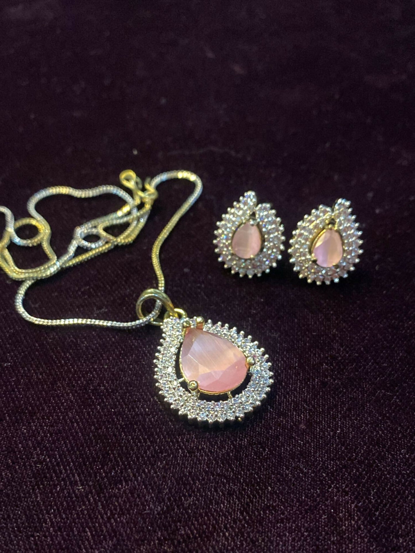 Noor Bilal – pink stone pendant set with matching teardrop earrings and shimmering accents.