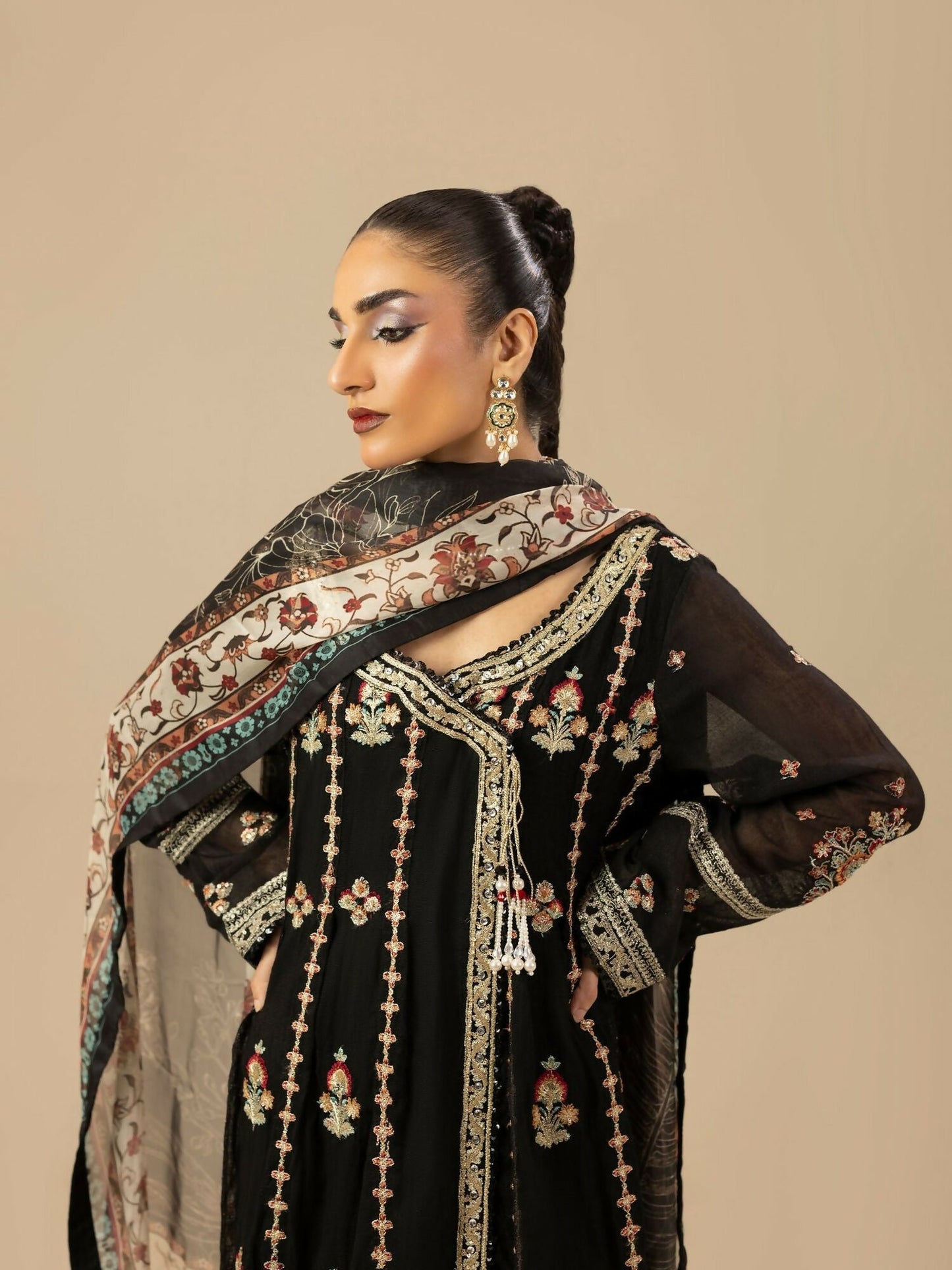 Shurooq Garden Of Dreams Cotton Net Embroidered Stitched 3-Piece Suit-Vittoria