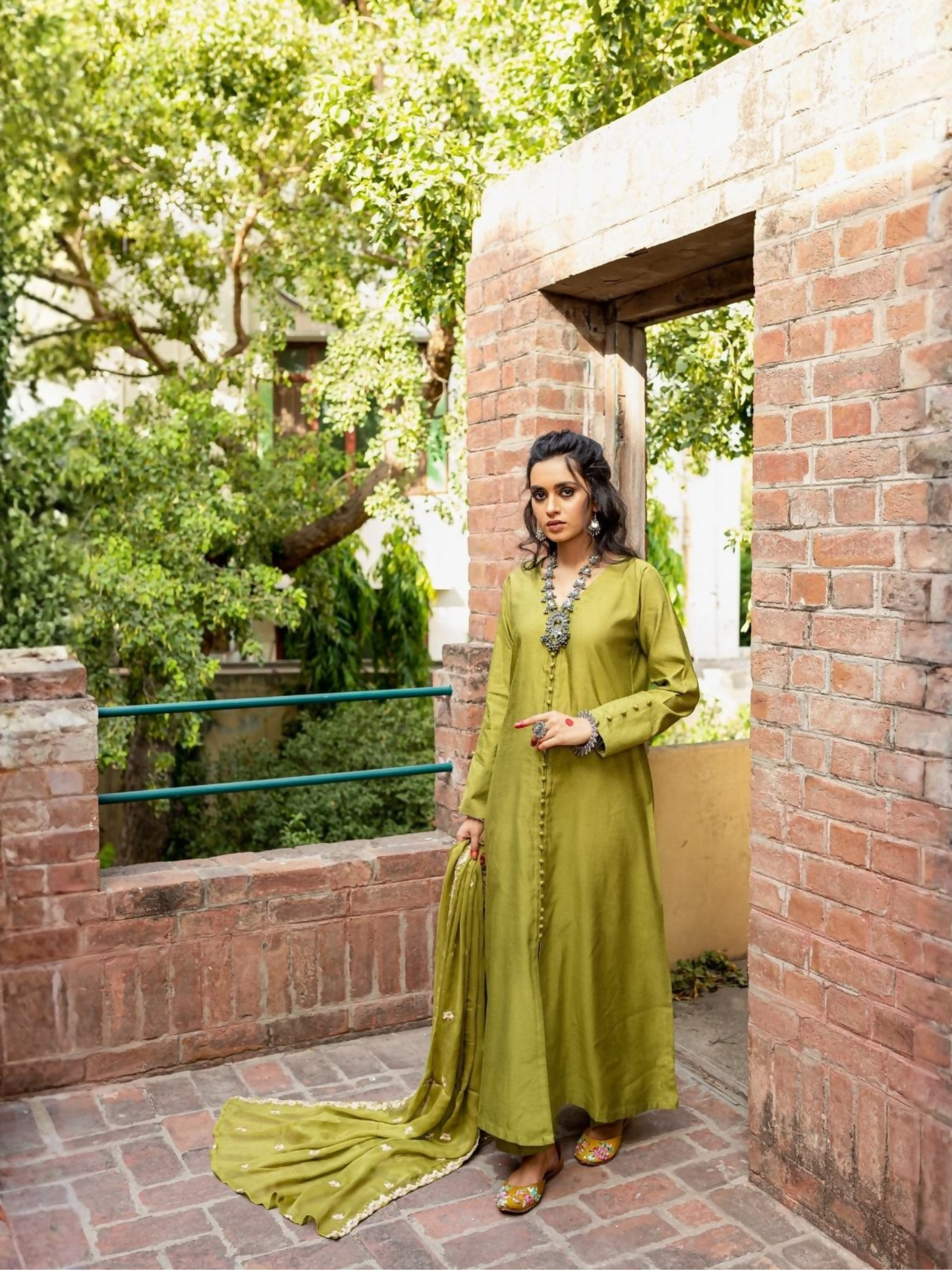 Mannat Clothing Chiffon Embroidered Dupatta-Baghi