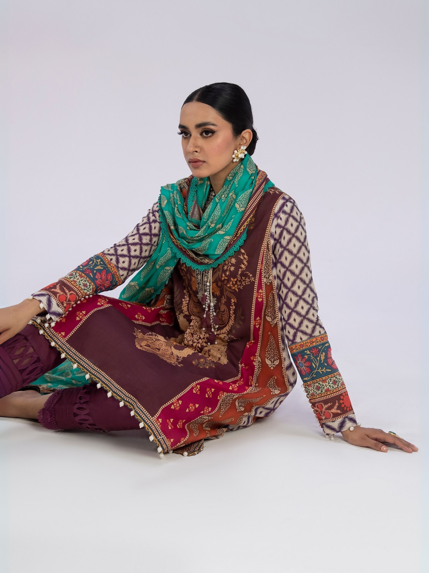 Sana Safinaz Classics Lawn Printed Unstitched 3-Piece Suit