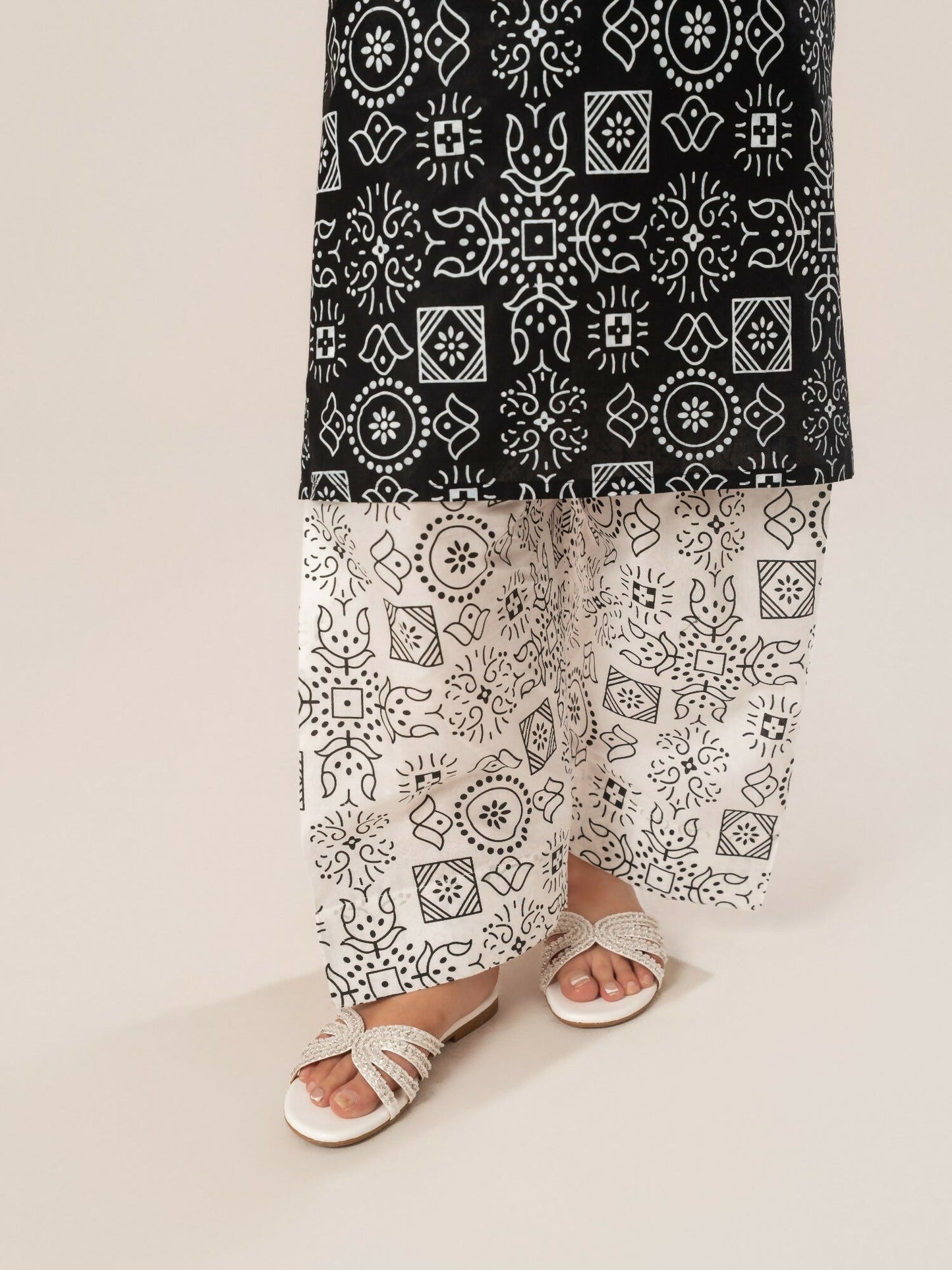 Stylish Collection Luxe Edit Cotton Printed Stitched 3-Piece Suit-Noor Jahan