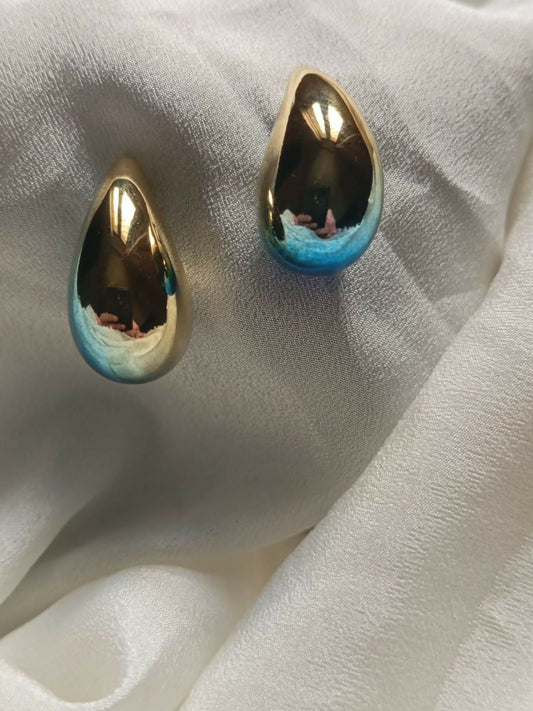 Joyels elegant teardrop stud earrings with golden shine and ocean-inspired hues for a refined look.
