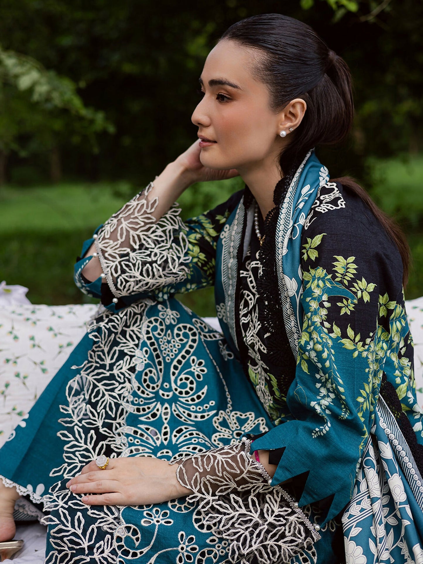 Mahnur Gardenia Khaddar Embroidered Unstitched 3-Piece Suit-GR-04