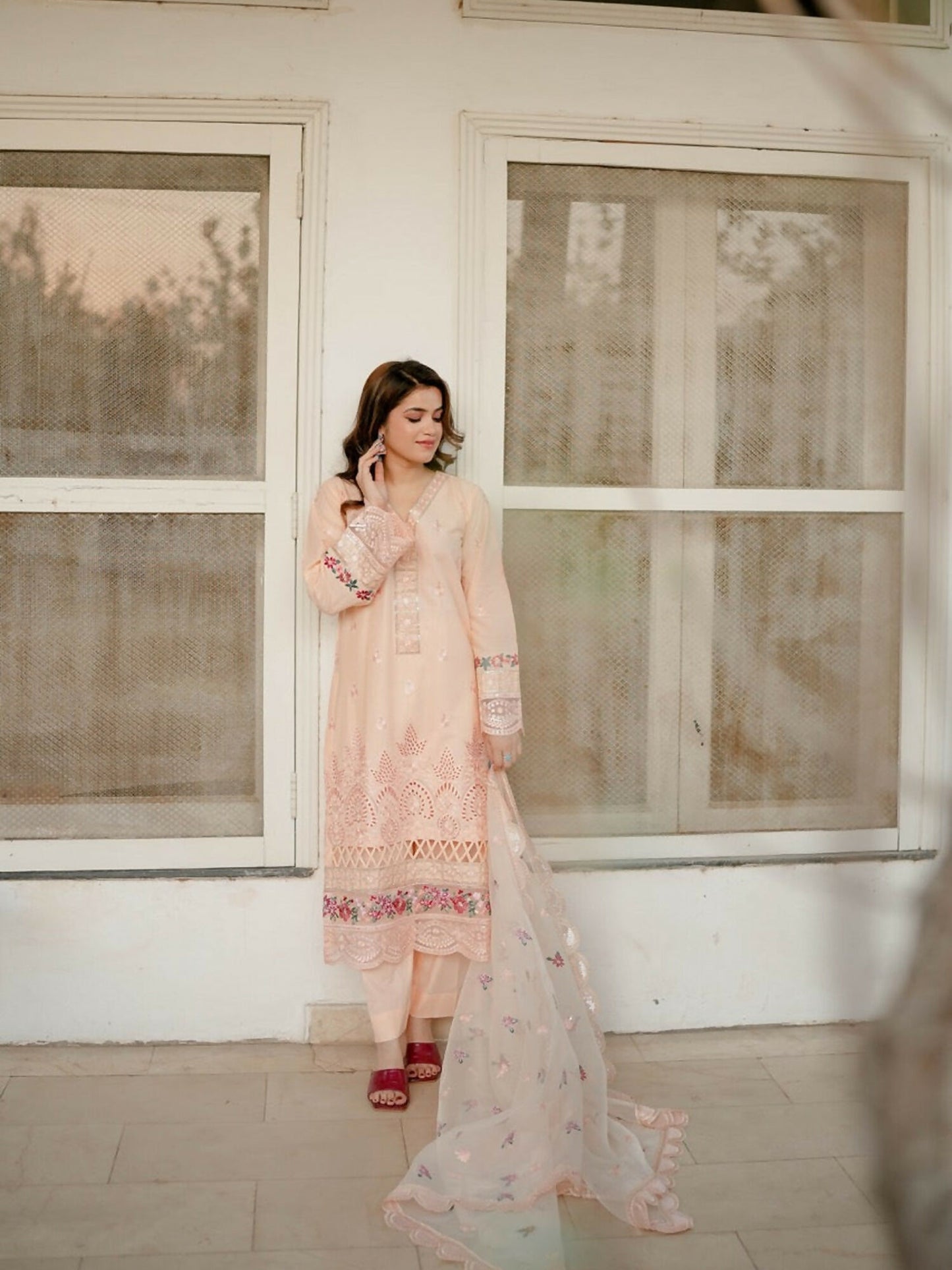 Kachy Dhaagy Cotton Embroidered Stitched 3-Piece Suit-Florin