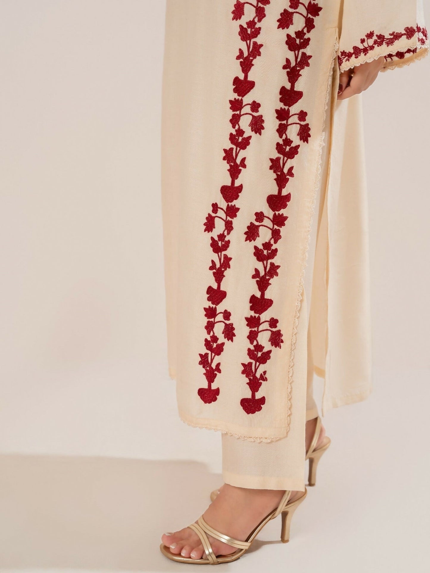 Stylish Collection Luxe Edit Linen Embroidered Stitched 3-Piece Suit-Aizal