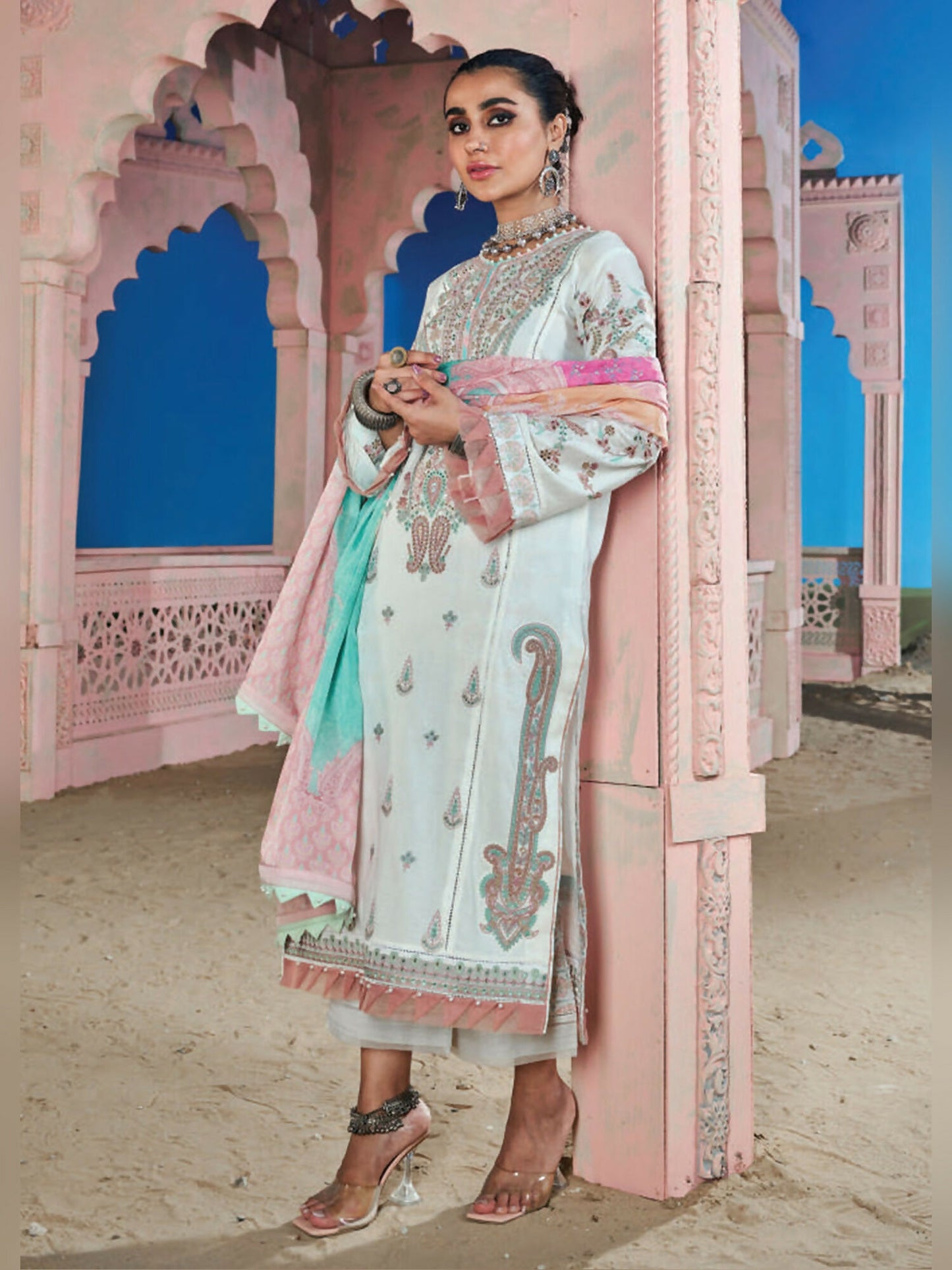 wardha-saleem-embroidered-lawn-suits-unstitched-3-piece-d-01-noor-bahar-summer-collection_4_blur