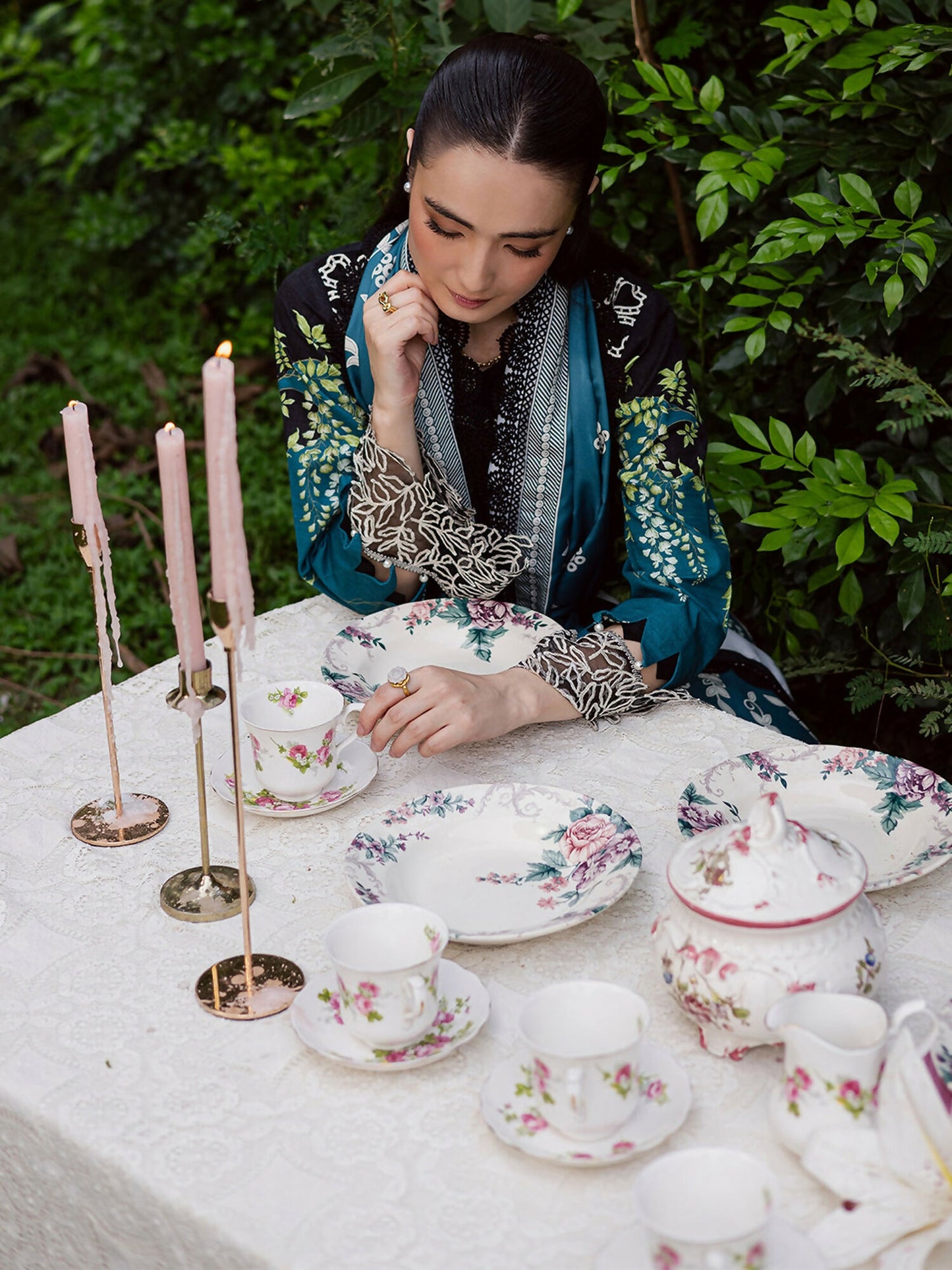 Mahnur Gardenia Khaddar Embroidered Unstitched 3-Piece Suit-GR-04