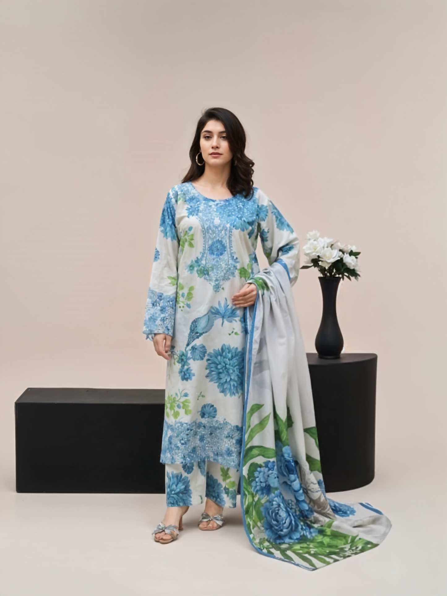 Blue and white Masoori Summer Lawn 3-Piece Stitched - 08