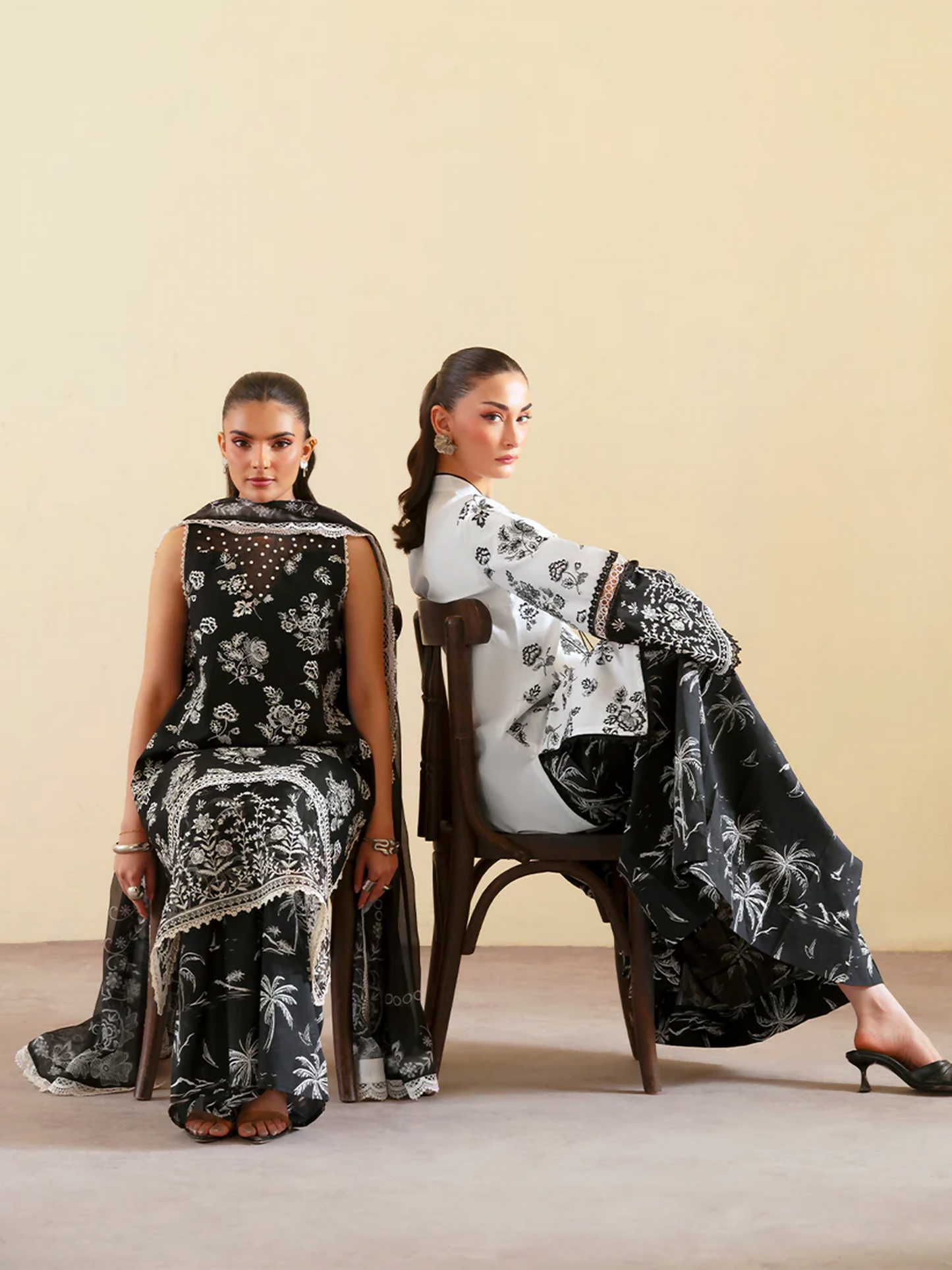 Mahnur Ember Lawn Embroidered Stitched 3-Piece Suit-EM-003