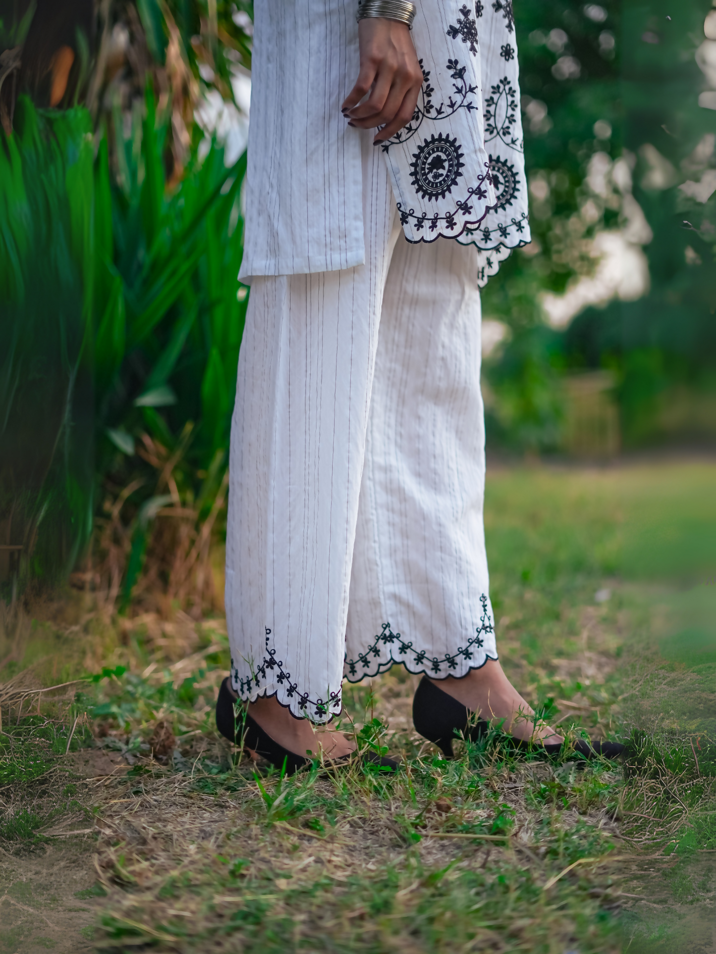 Kachy Dhaagy Lawn Embroidered Stitched 2-Piece Suit-Irha