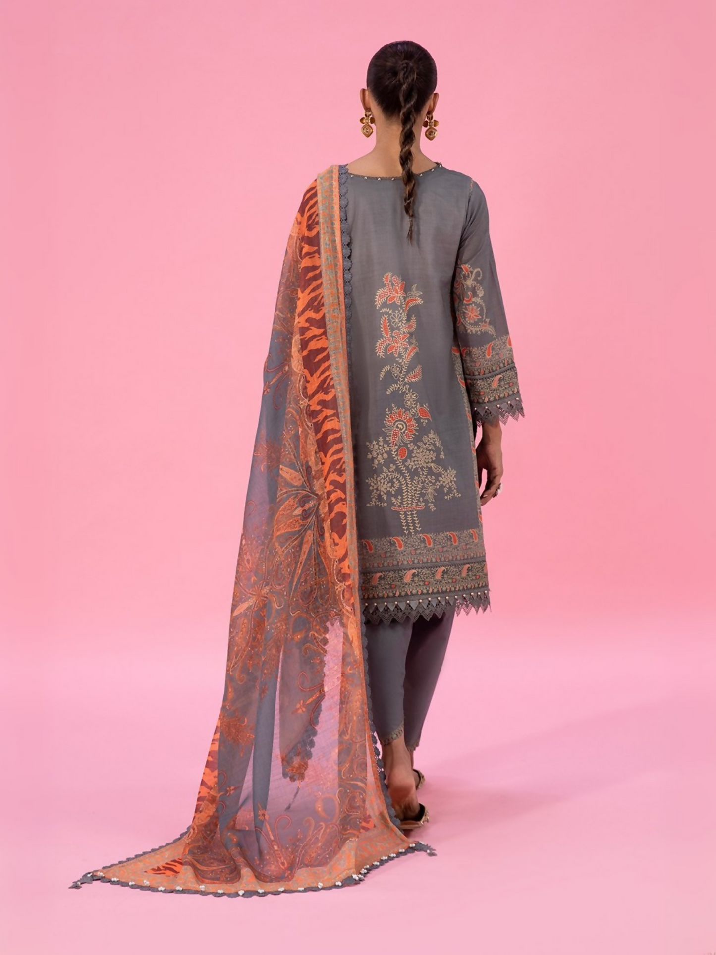 Sana Safinaz Classics Lawn Printed Unstitched 3-Piece Suit