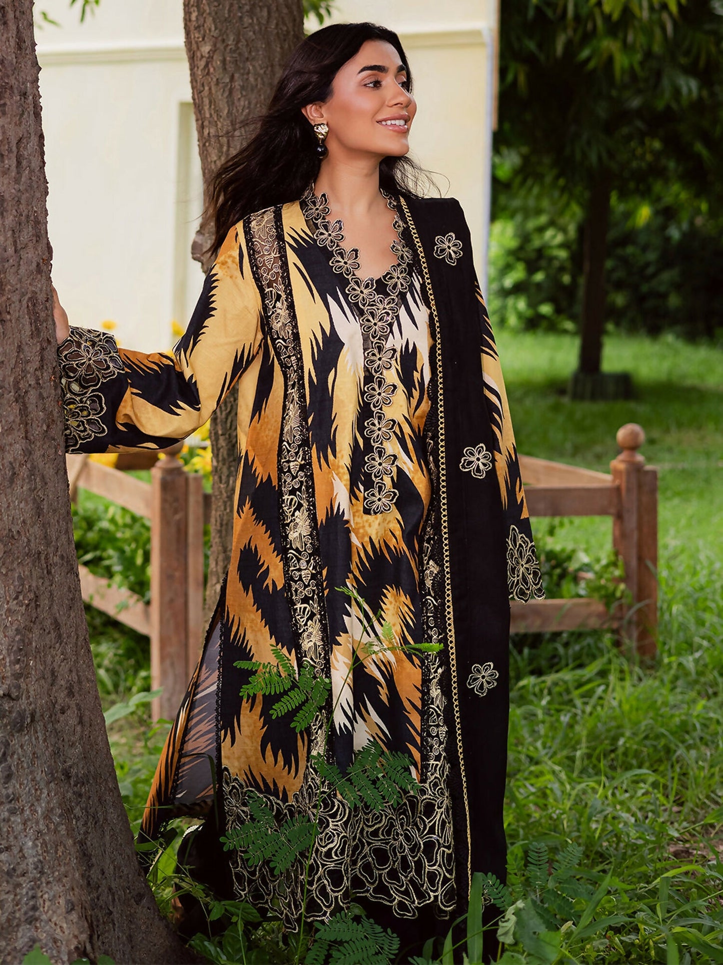 Mahnur Gardenia Khaddar Embroidered Unstitched 3-Piece Suit-GR-09