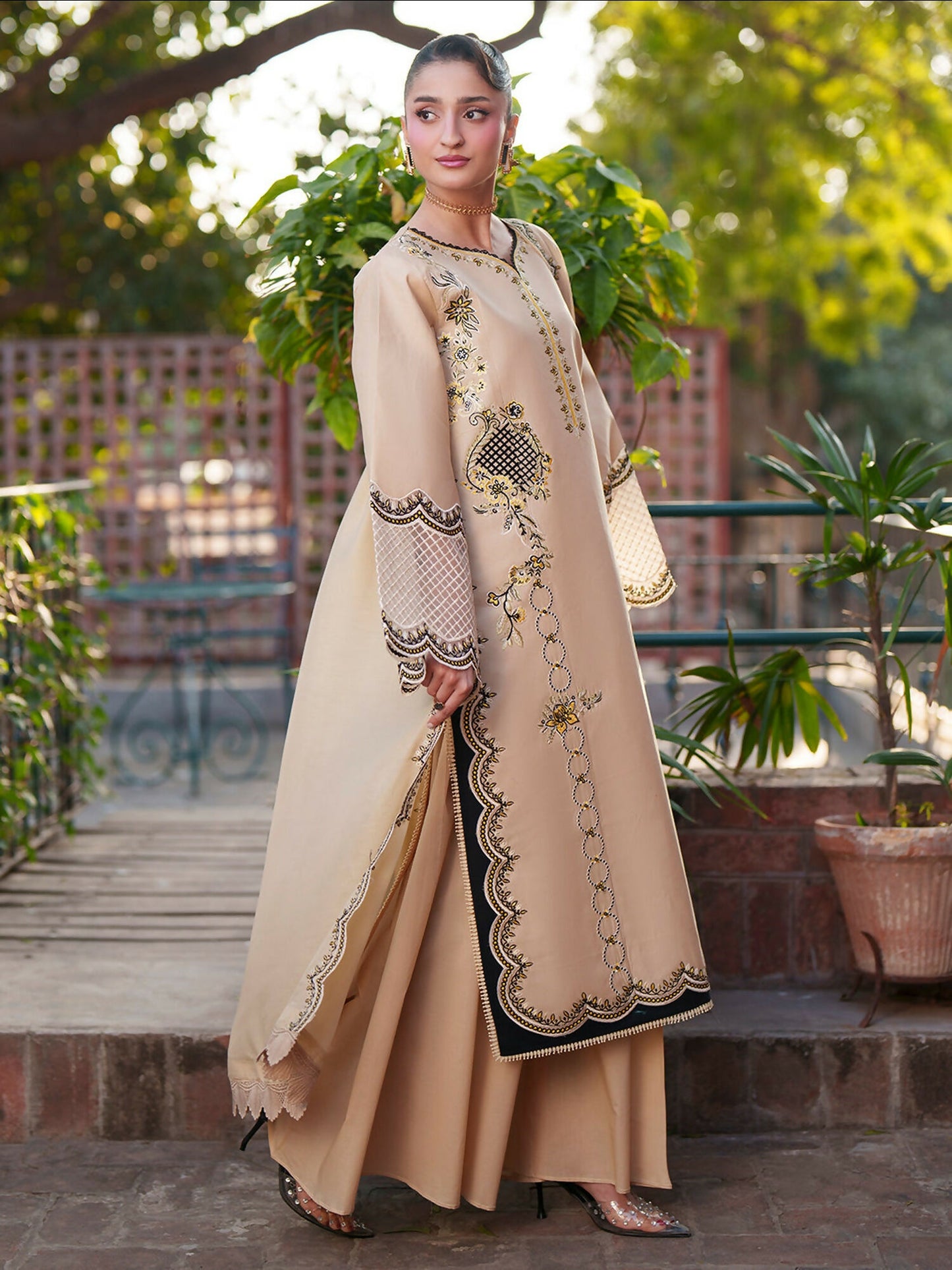 Mahnur Fiona Lawn'26 Embroidered Unstitched 3-Piece Suit-F-04