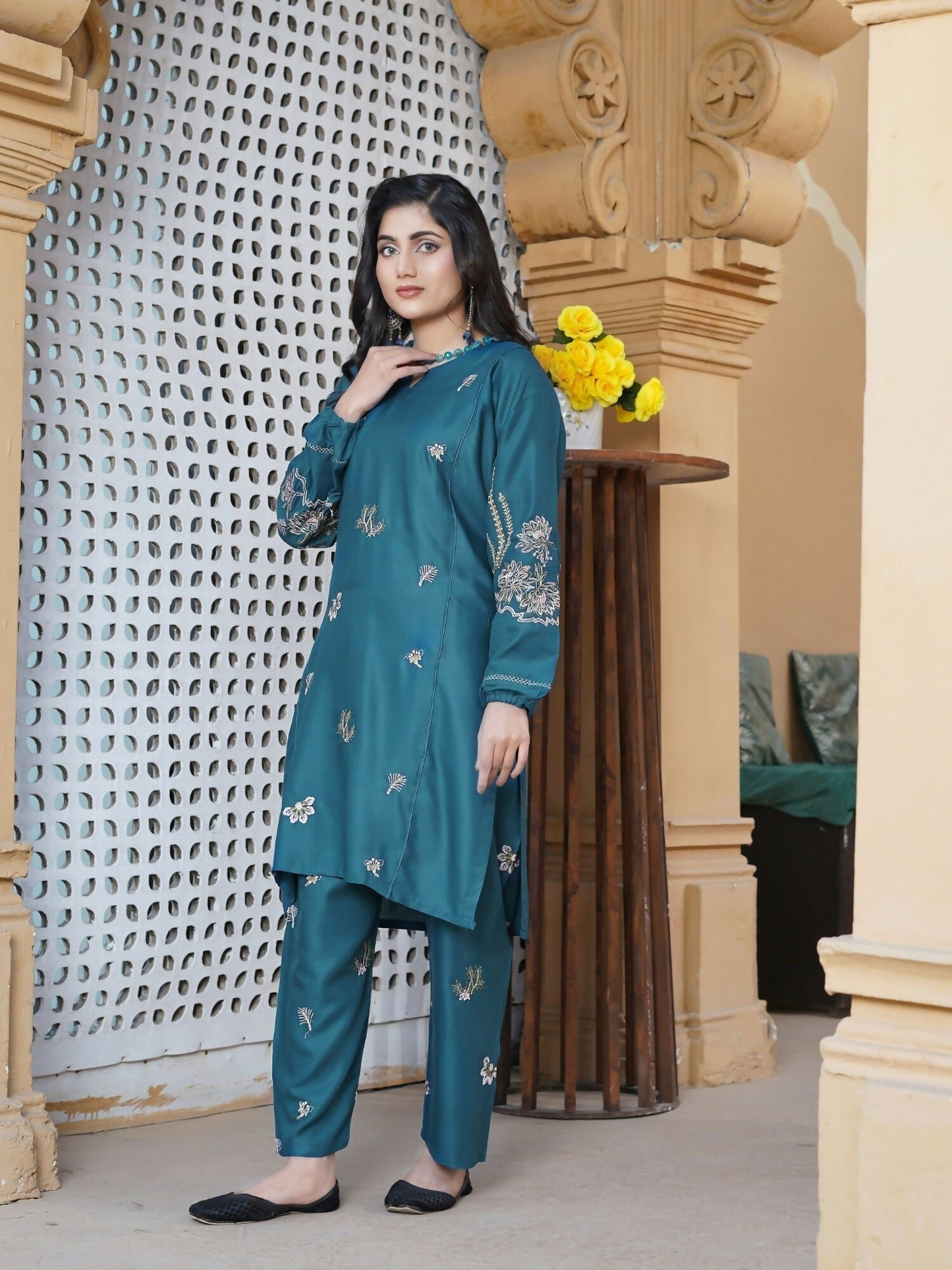 Stylish Collection Aaraish Linen Embroidered Co-Ord Set–Amiya