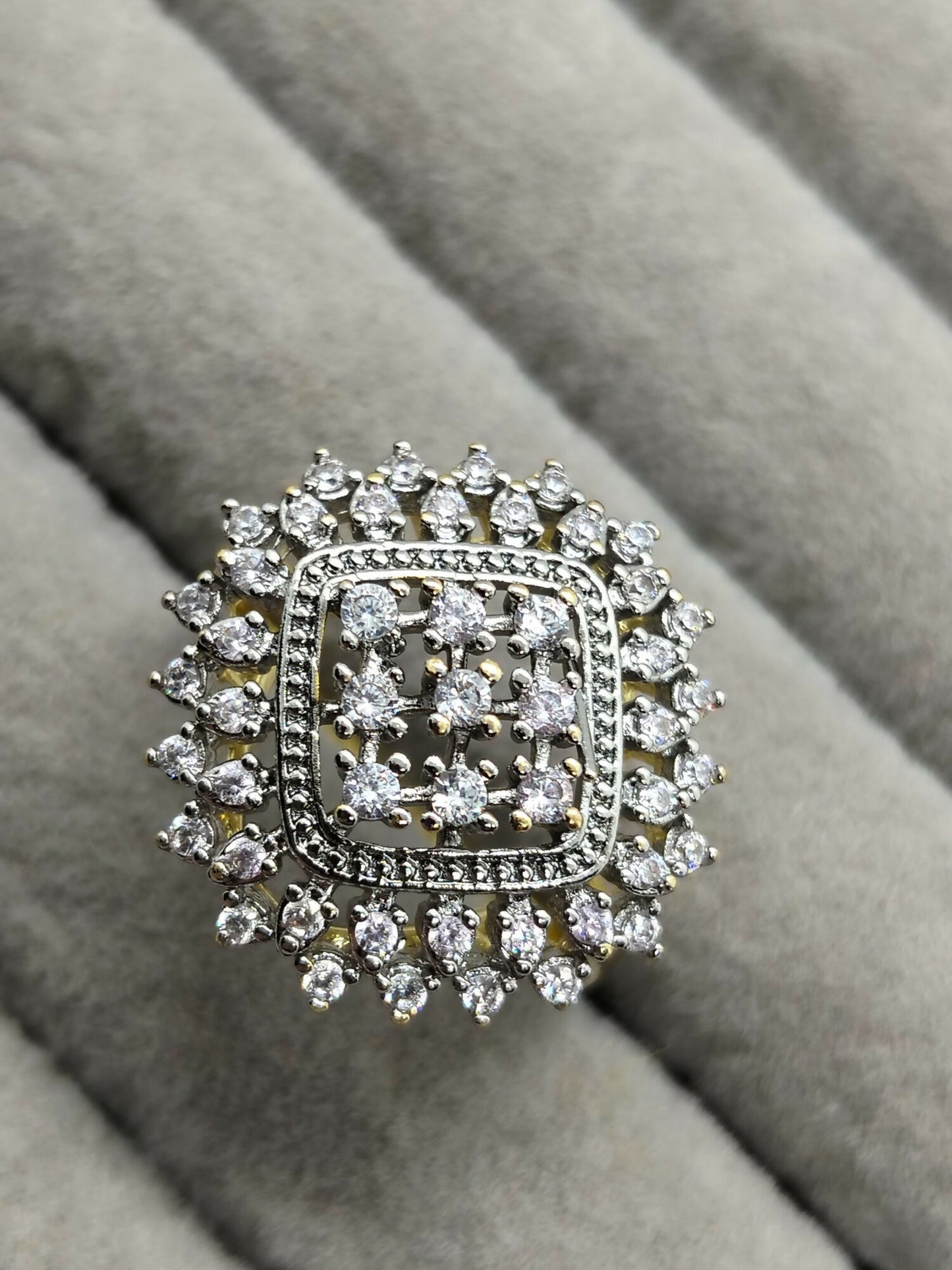 H&A Jewellery 18K Gold Polished Zircon Cluster Ring