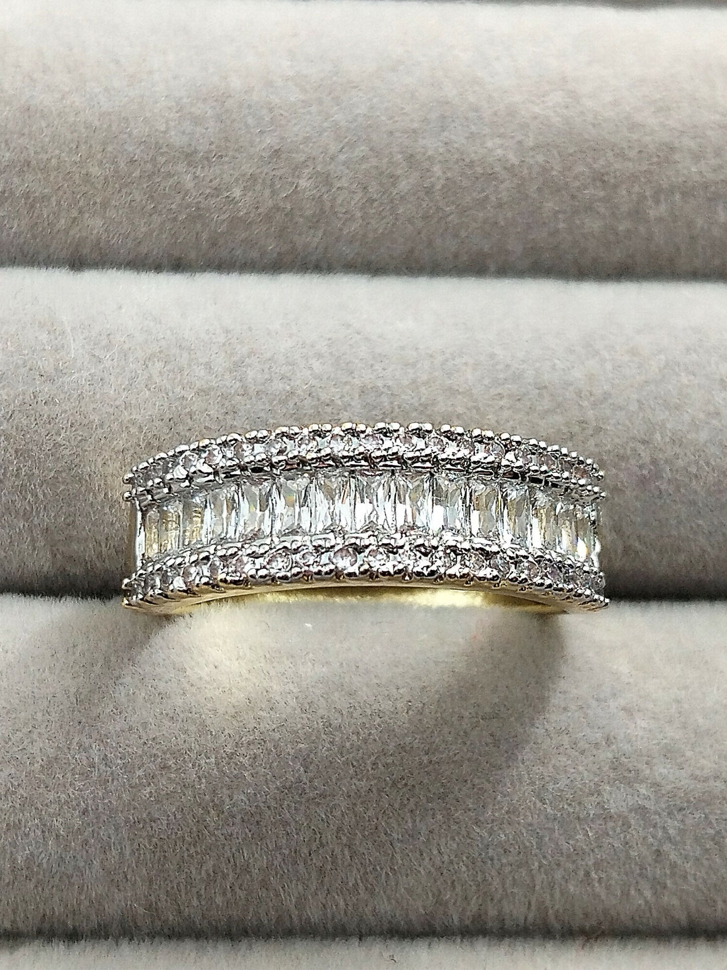 H&A Jewellery 18K gold polished zircon band ring with triple-row design