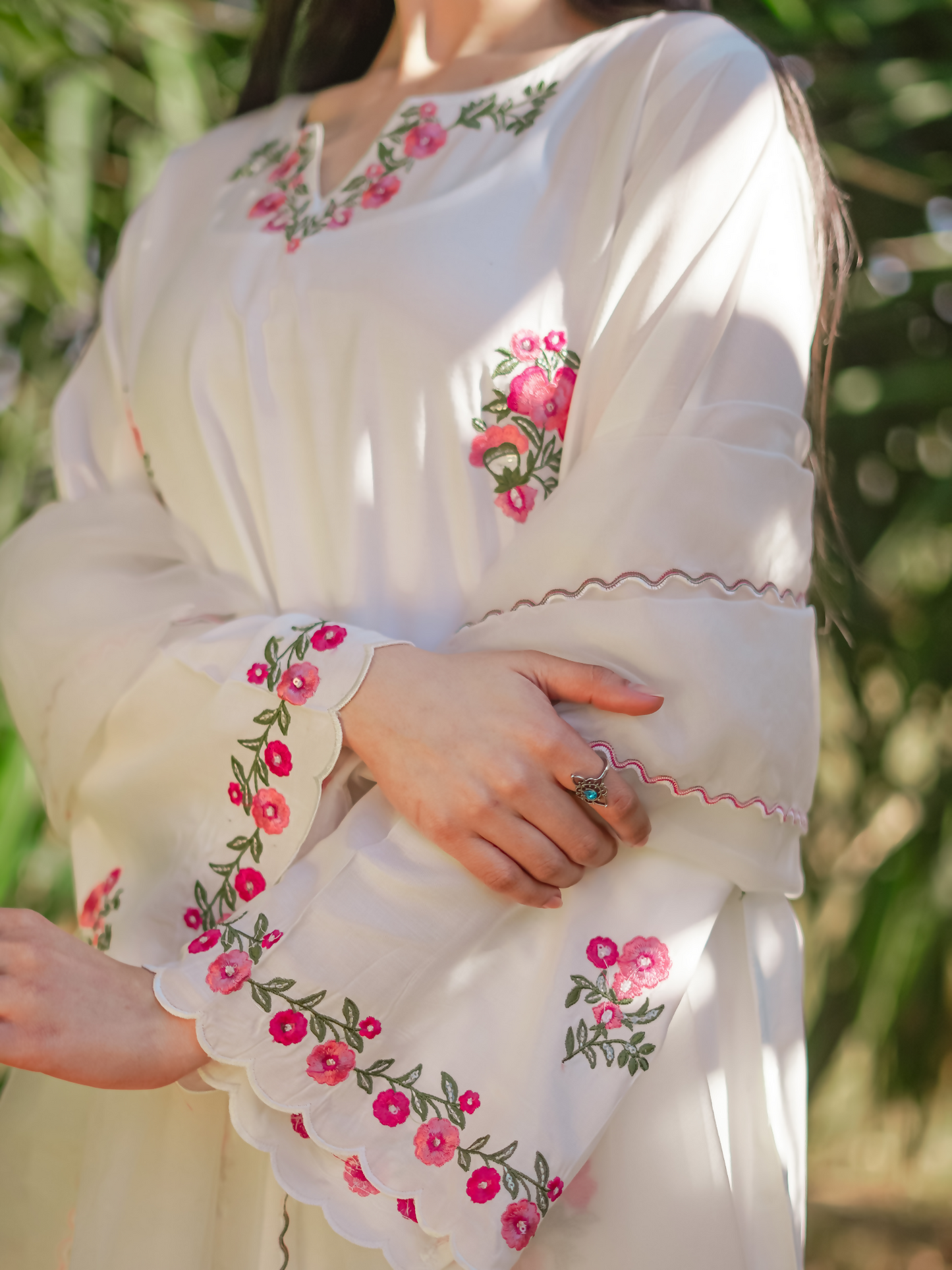 Kachy Dhaagy Lawn Embroidered Stitched 3-Piece Suit-Komal