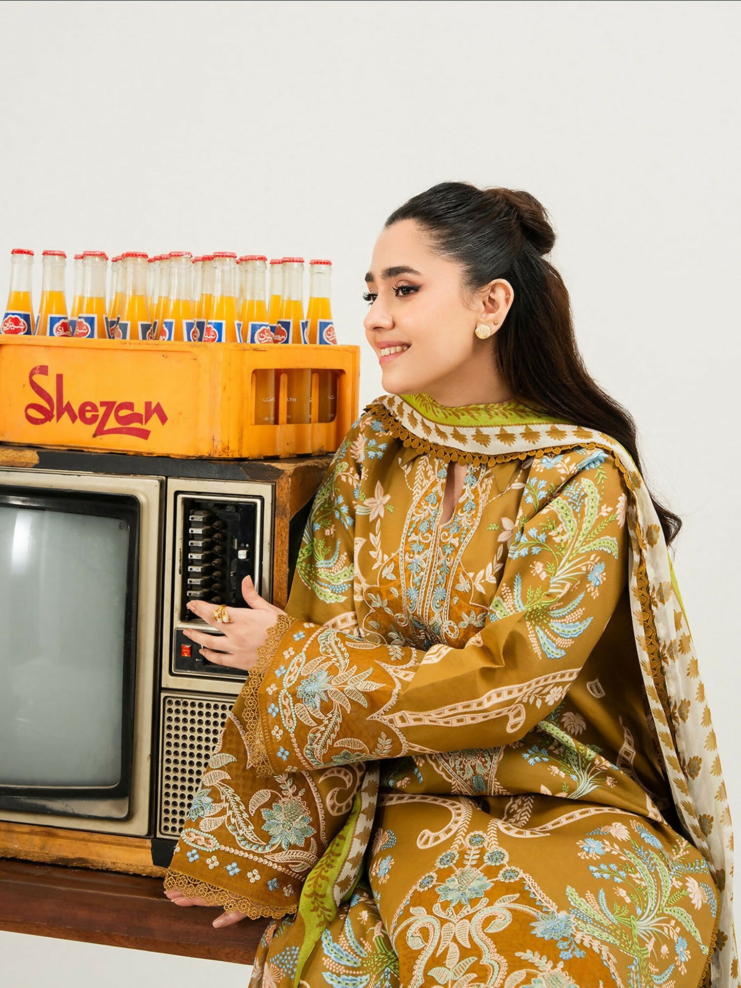 Mahnur Anaya Lawn Vol-1 Embroidered Unstitched 3-Piece Suit-ANA-003