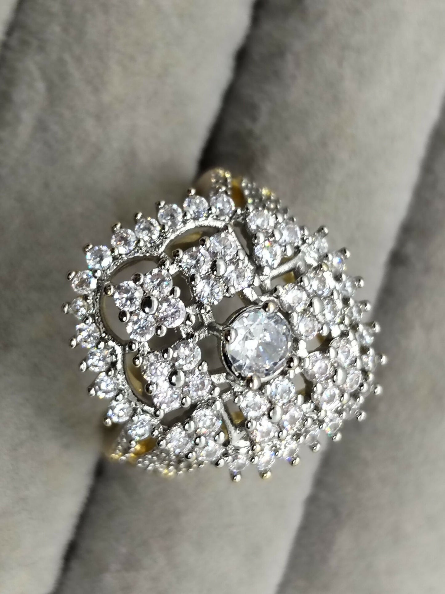 H&A Jewellery 18K Gold Polished Zircon Cluster Ring