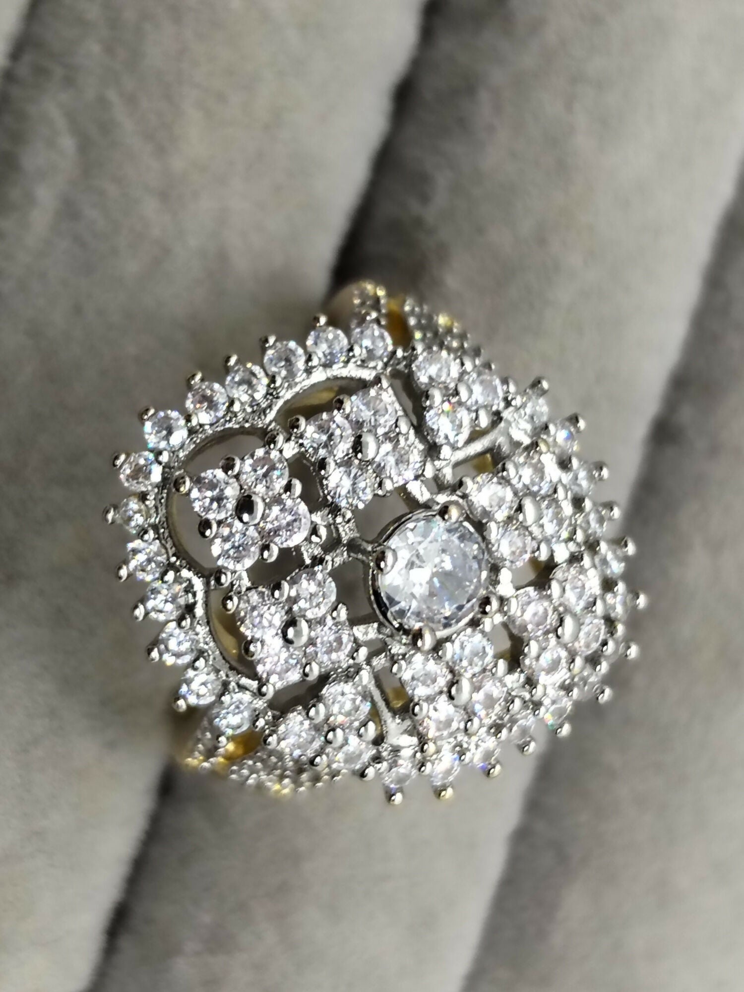 H&A Jewellery 18K Gold Polished Zircon Cluster Ring