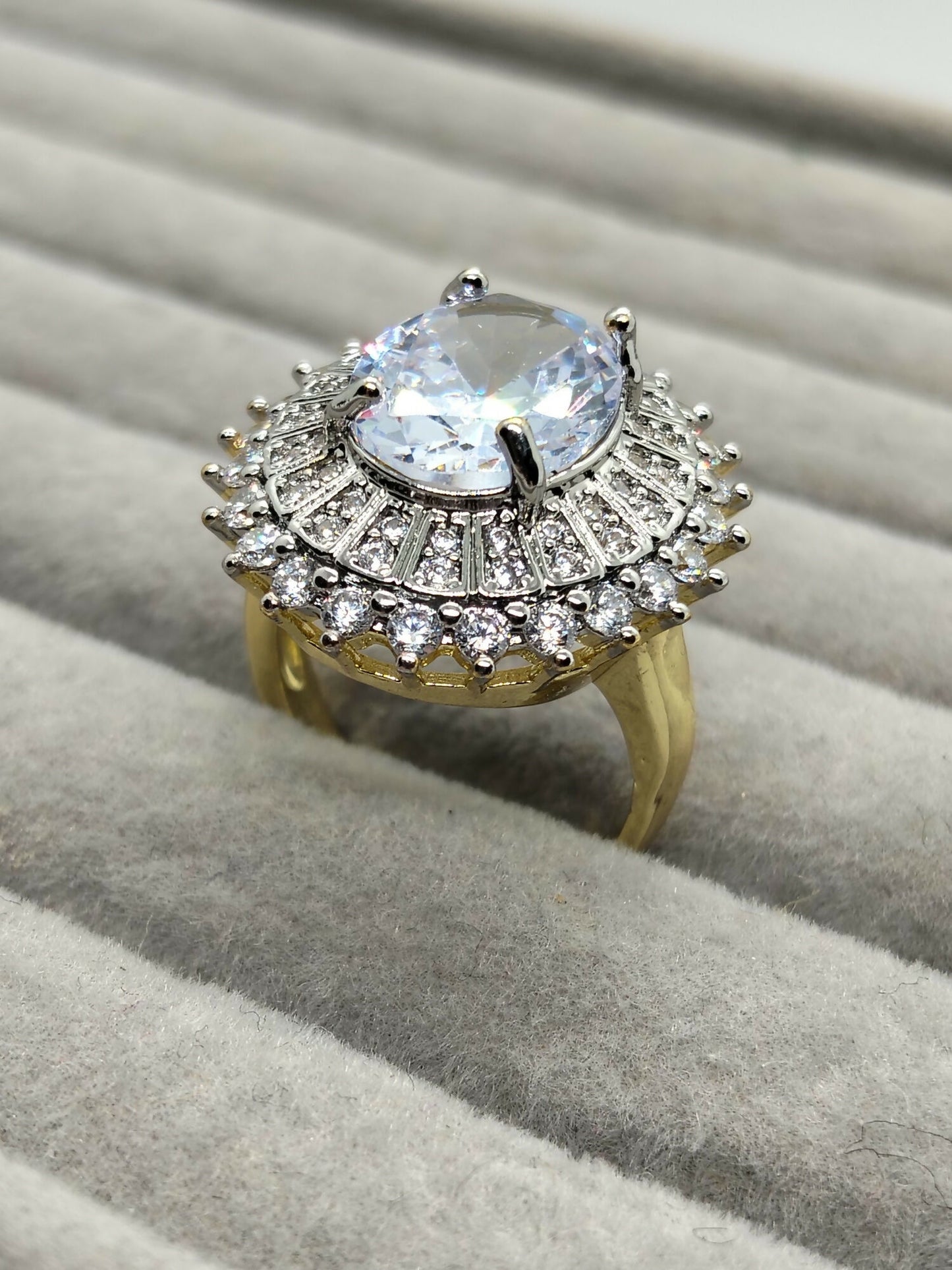 H&A Jewellery 18K Gold Polished Zircon Halo Ring
