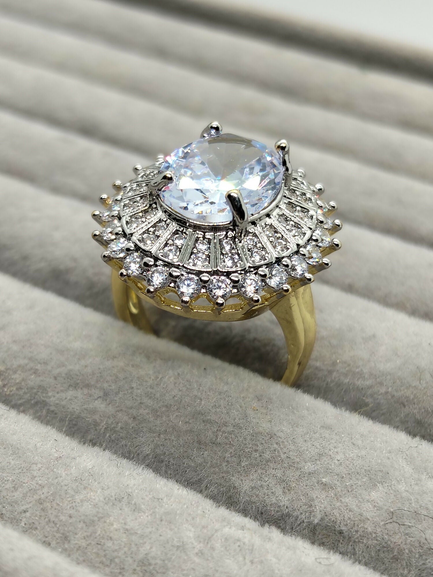 H&A Jewellery 18K Gold Polished Zircon Halo Ring