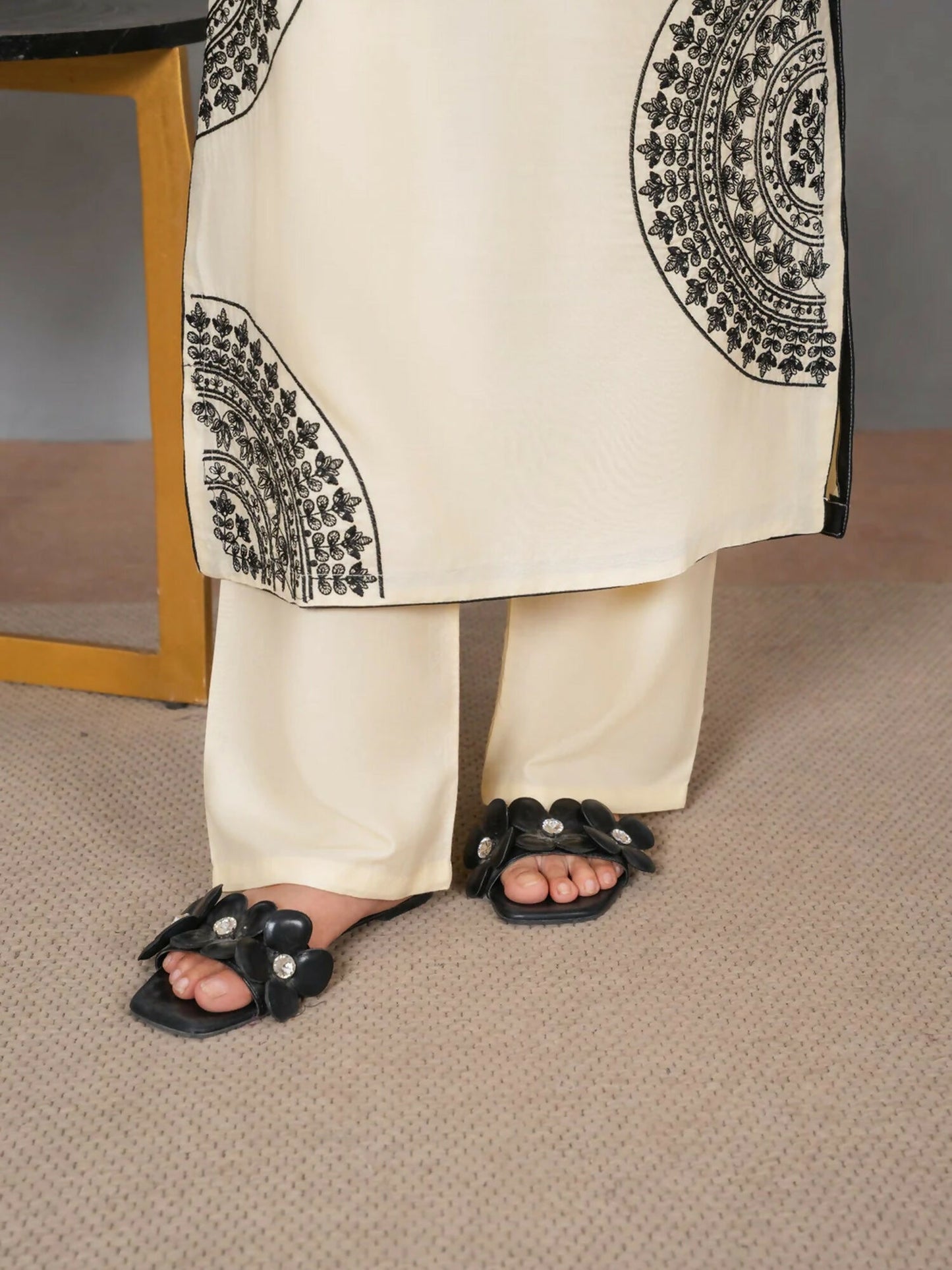 Stylish Collection Musk Linen Embroidered Stitched 3-Piece Suit-Zahoor