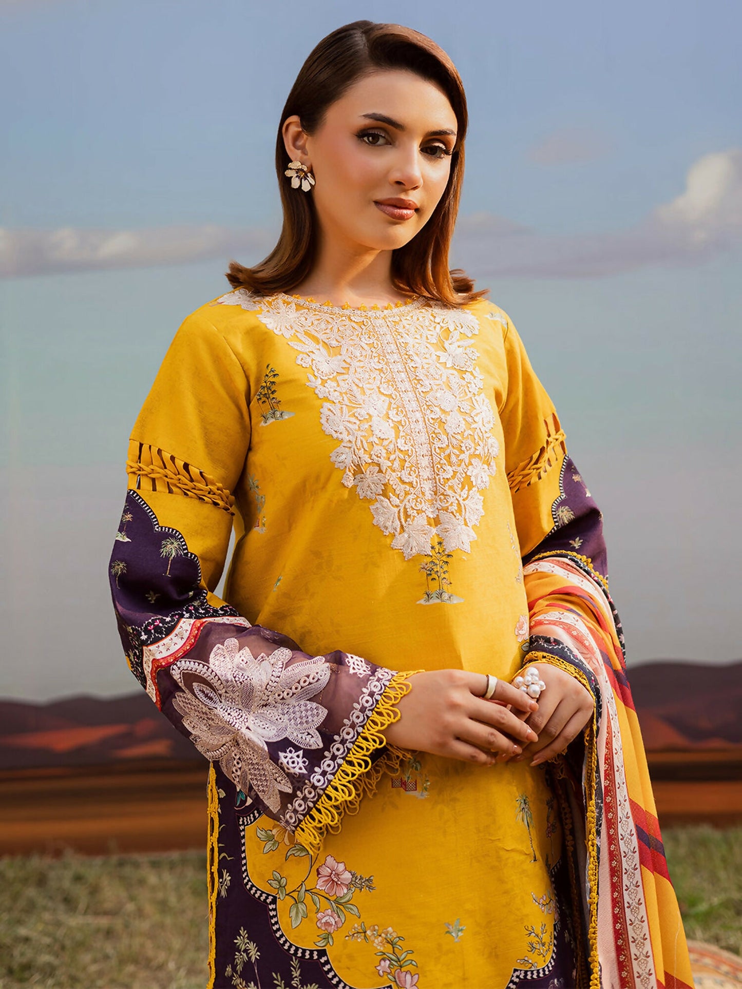 Parishay Rang e Sarma Khaddar Embroidered Stitched 3-Piece Suit-SAR-05