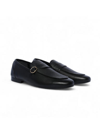 Elegant leather shoes with clean lines and a comfortable fit, ideal for both professional and everyday wear.