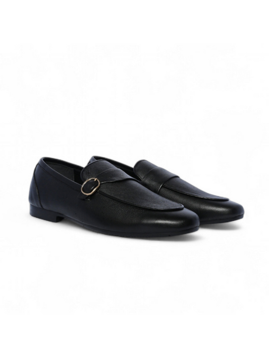 Elegant leather shoes with clean lines and a comfortable fit, ideal for both professional and everyday wear.