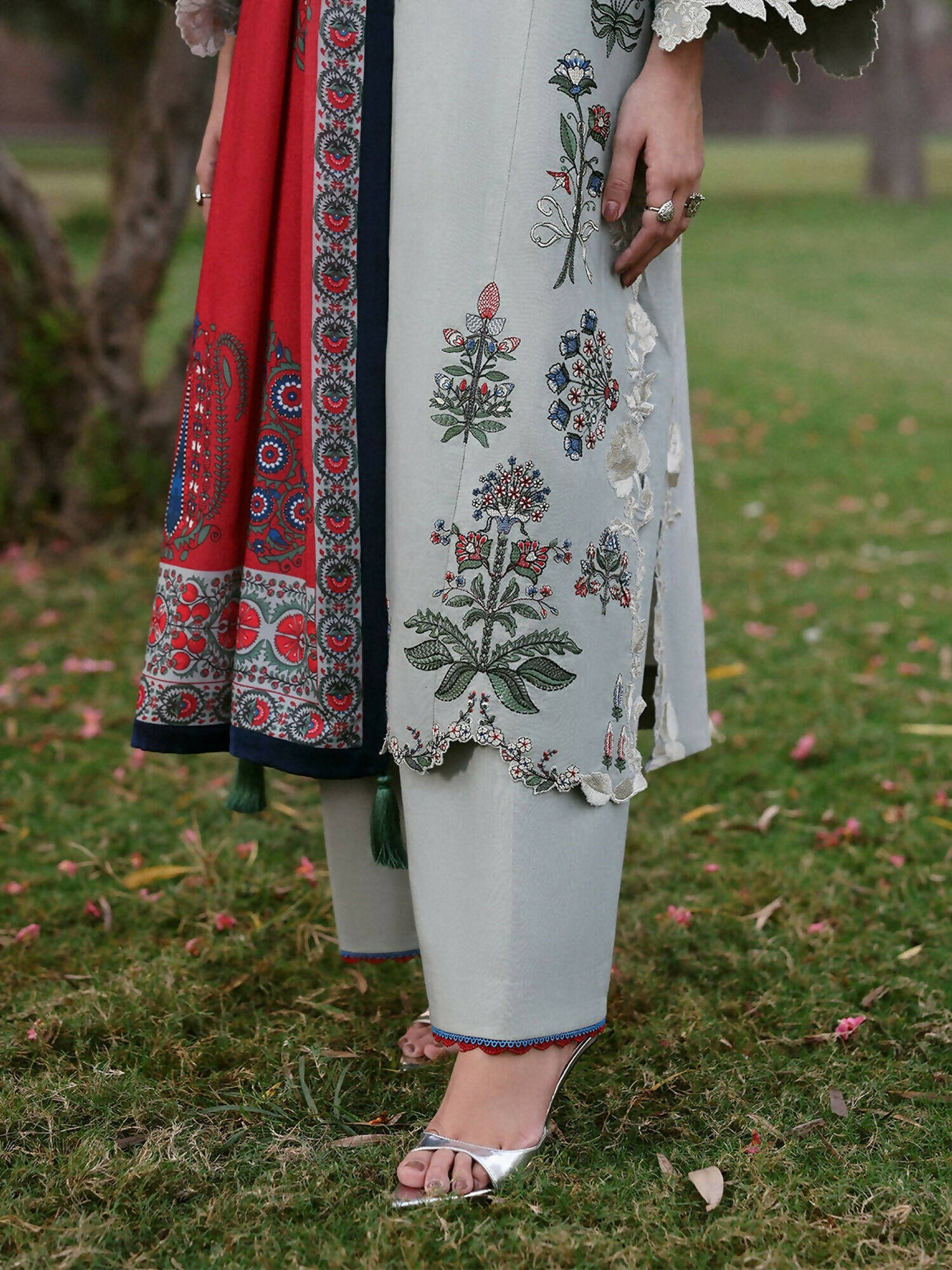 Jugnu By Hussain Rehar Khaddar'25 Embroidered Unstitched 3-Piece Suit-Heran
