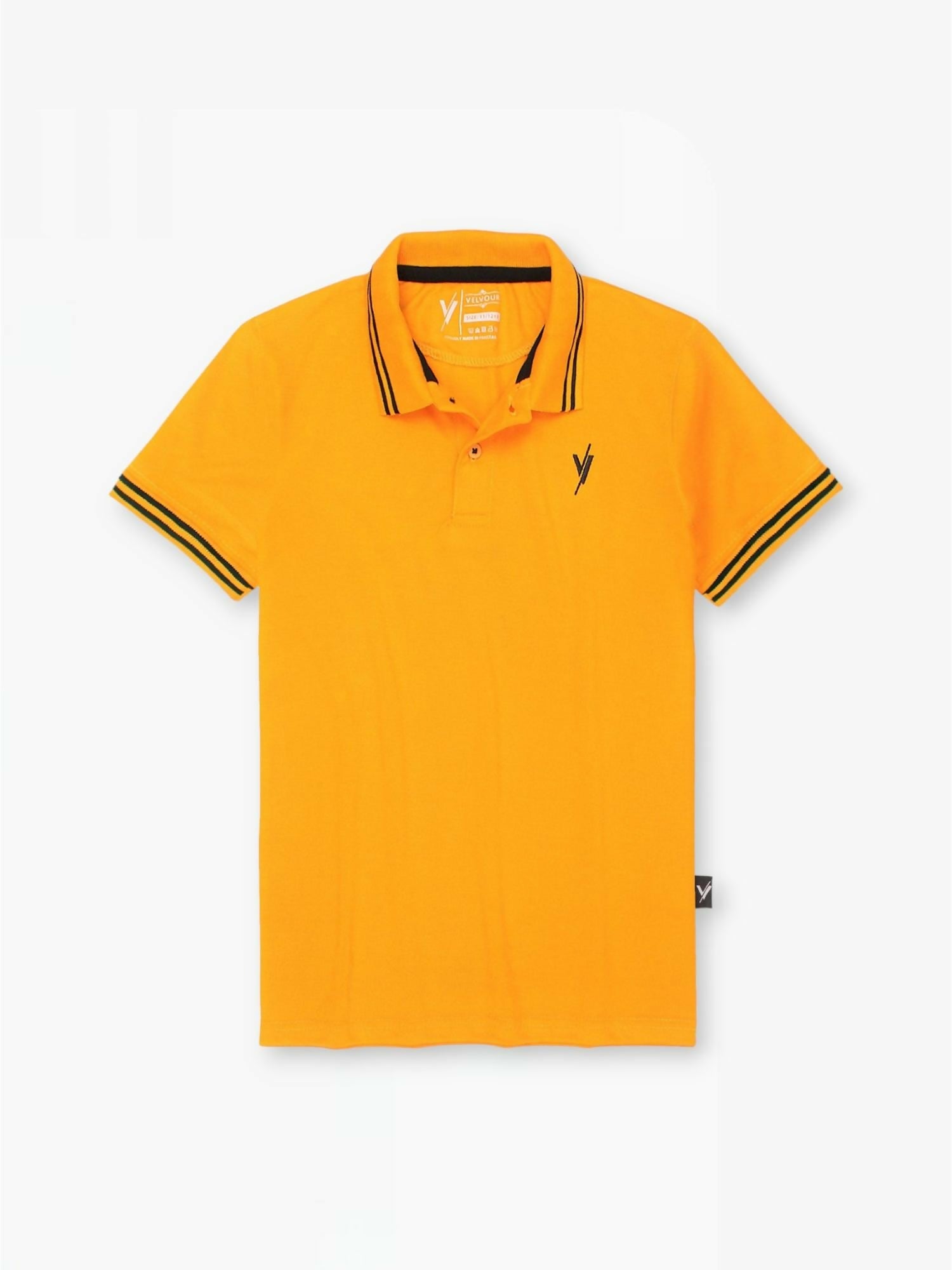 Comfortable boys’ plain polo shirt in breathable piqué fabric with tipped collar and subtle embroidery – ideal for warm-weather indoor and outdoor wear.