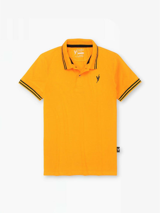 Comfortable boys’ plain polo shirt in breathable piqué fabric with tipped collar and subtle embroidery – ideal for warm-weather indoor and outdoor wear.