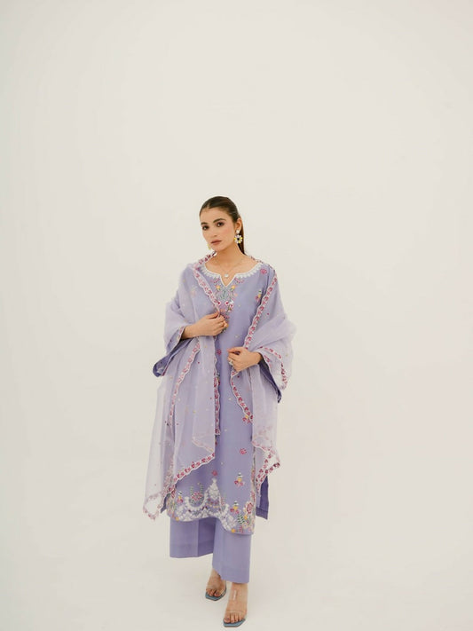 Kachy Dhaagy 3-piece embroidered lawn with floral embroidered shirt, organza dupatta, and plain trouser.