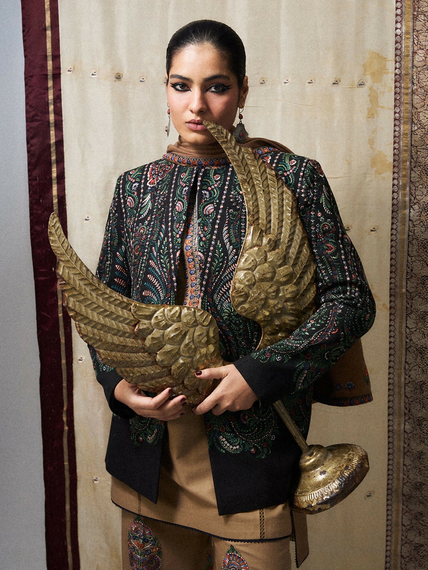 Jugnu by Hussain Rehar Khaddar Pret’26 Wool Embroidered Scarf-Najma