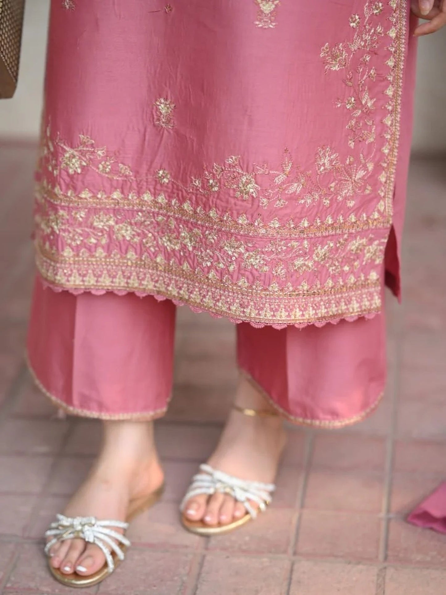 Pink Ayat Closet Linen Embroidered Stitched 3-Piece Suit-hania