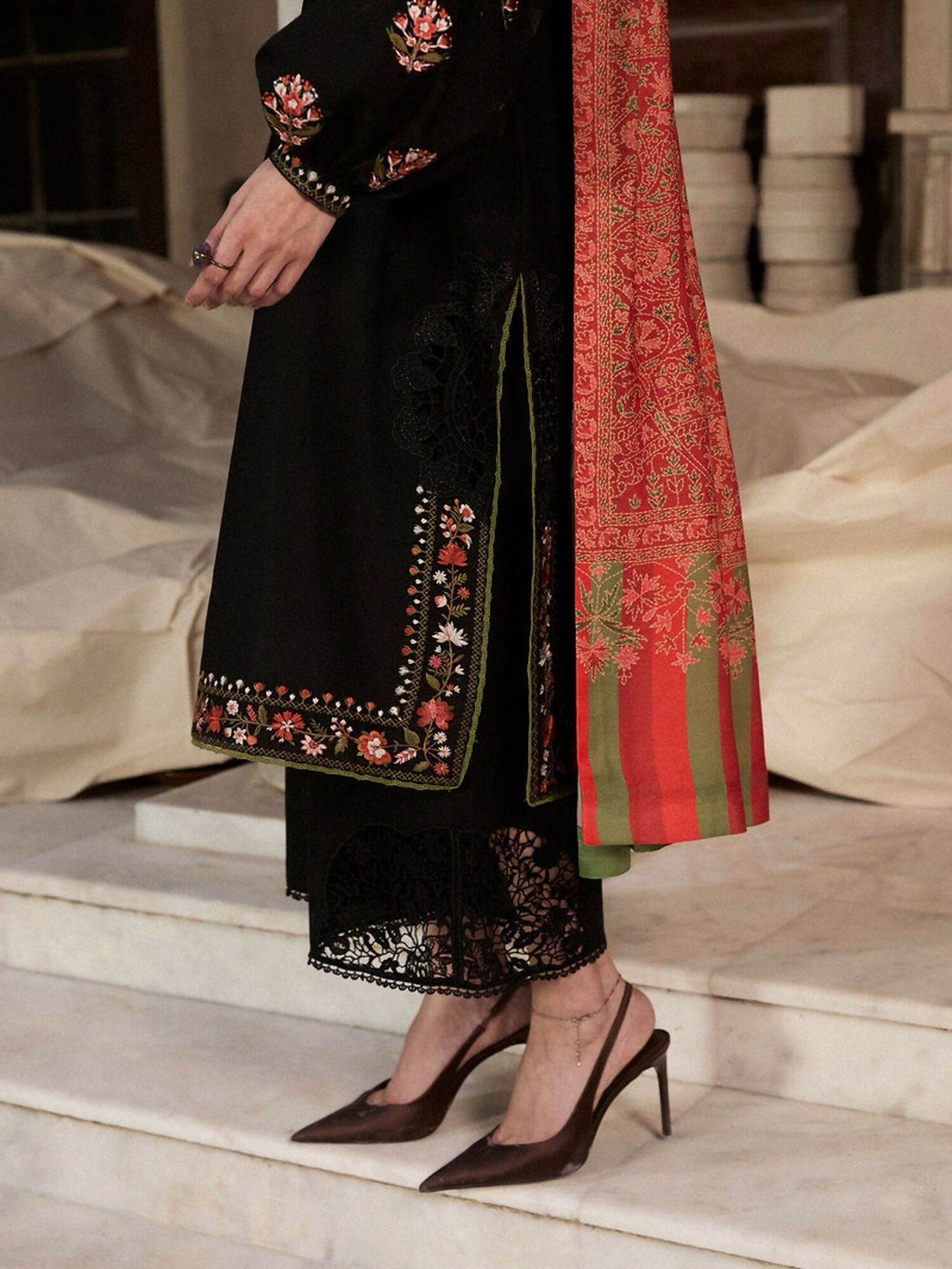 Hussain Rehar Khaddar'25 Embroidered Stitched 3-Piece Suit-Siyah