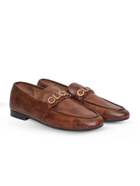 Classic smooth leather loafers with a polished finish and cushioned insole, ideal for both casual and semi-formal wear.