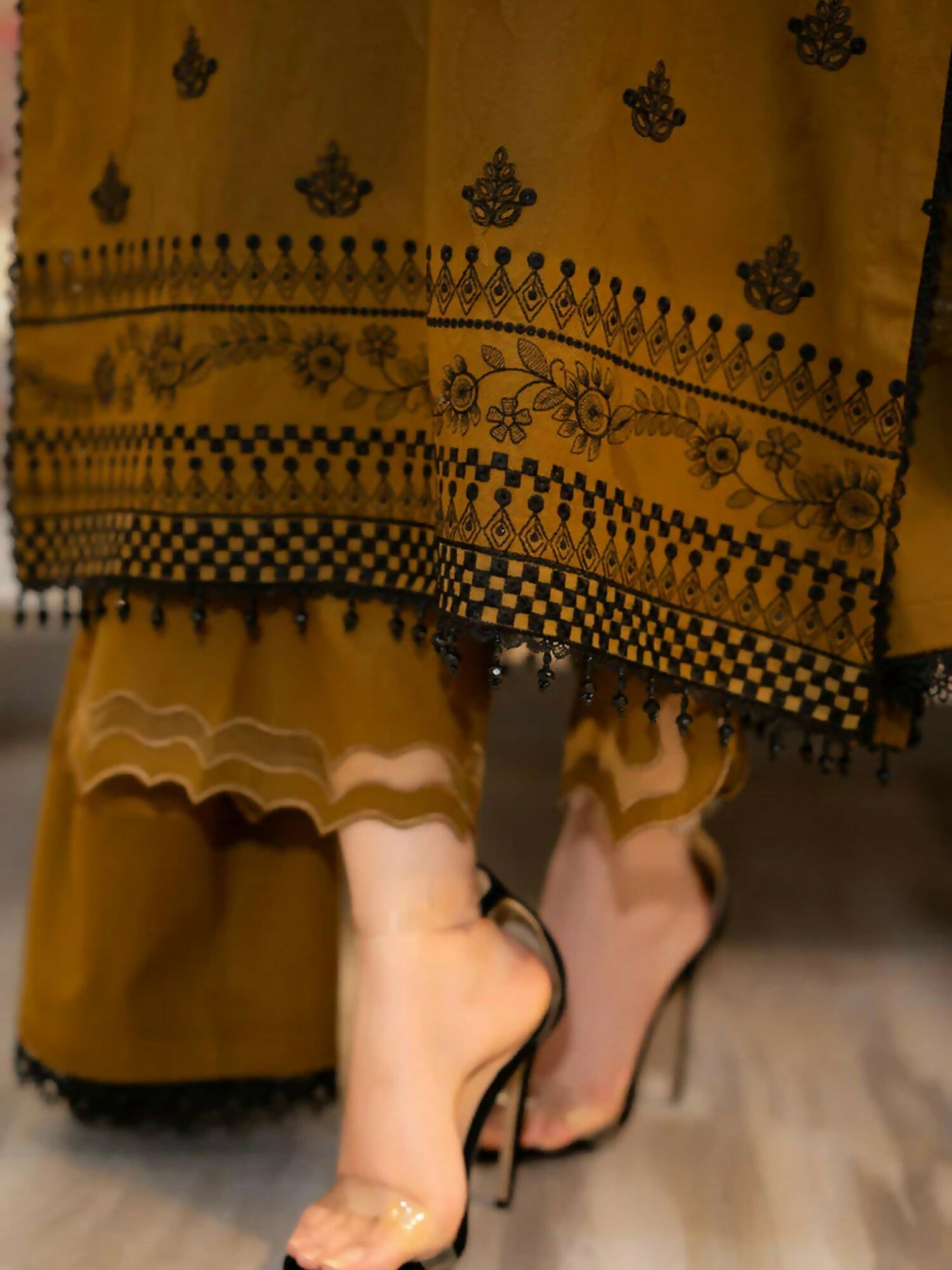 Zeephire Dhanak Embroidered Stitched 3-Piece Suit-Zaitoon