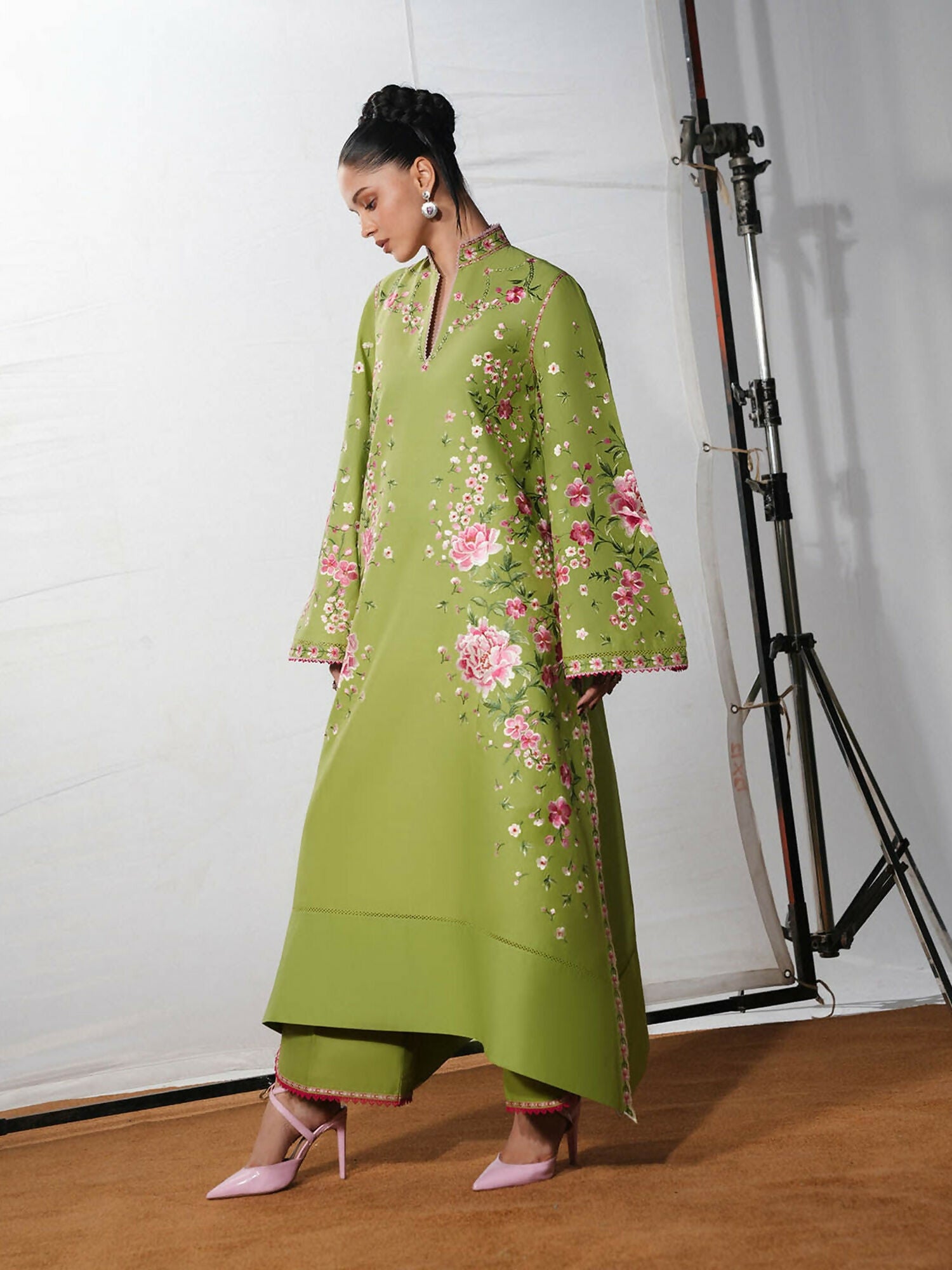 Jugnu by Hussain Rehar The Reserved View SS/Edit I Cotton Embroidered Unstitched 3-Piece Suit-Chaman