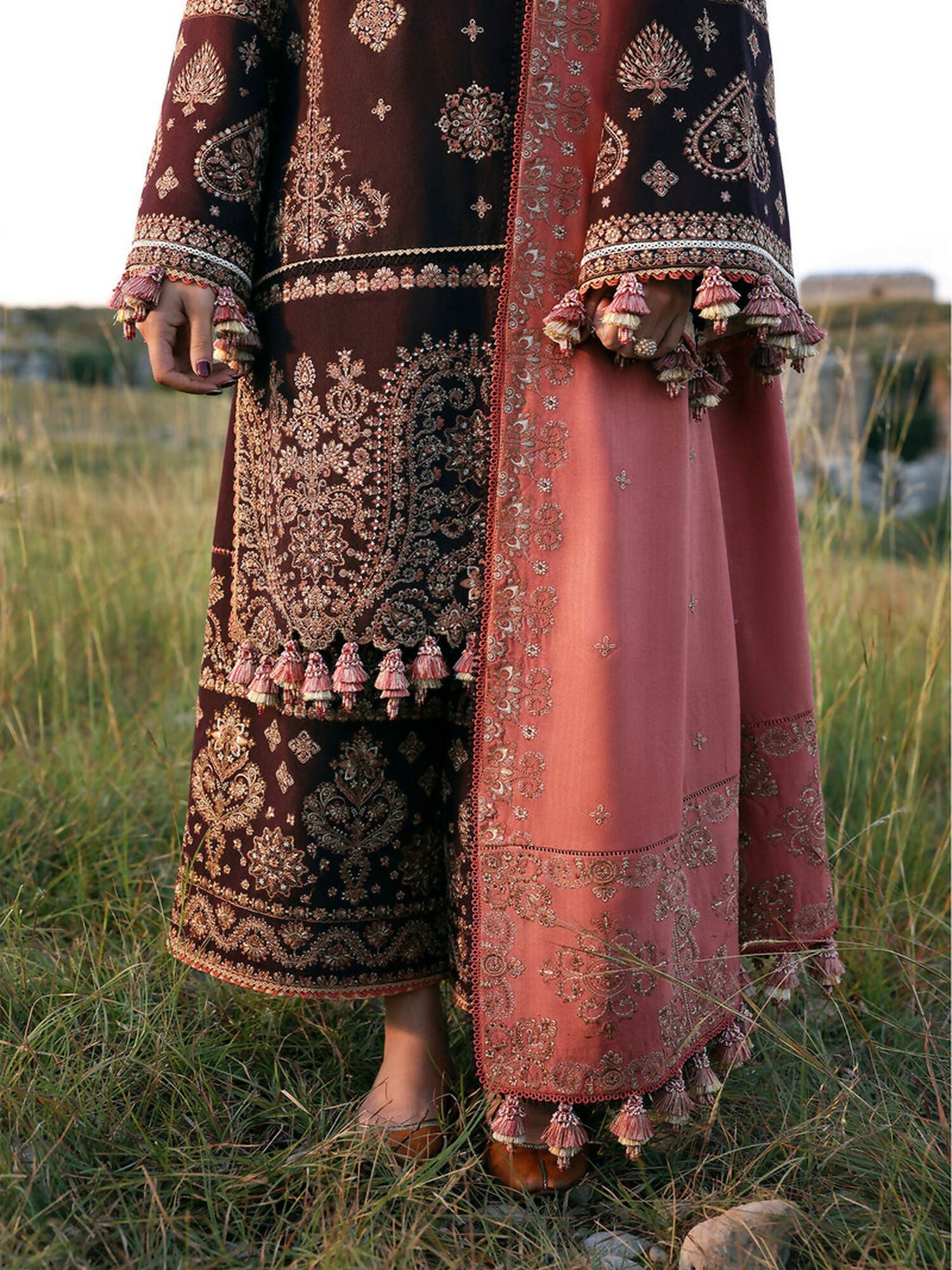 Hussain Rehar Khaddar'25 Embroidered Unstitched 3-Piece Suit-Nazneen