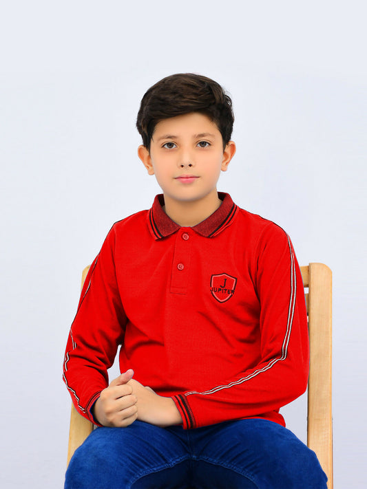 Boys’ polo tee with jacquard collar, fashion tape sleeves, and embroidered front logo.
