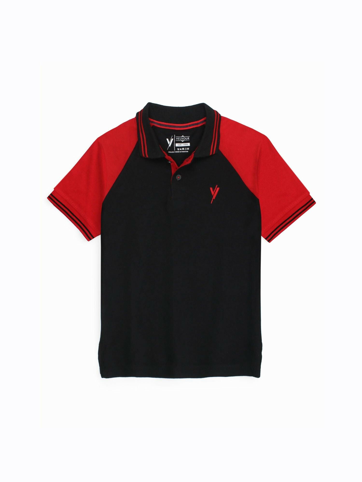 Boys half-sleeve polo shirt in breathable piqué fabric with a tipping collar, embroidered logo, and a regular fit – ideal for summer comfort and style