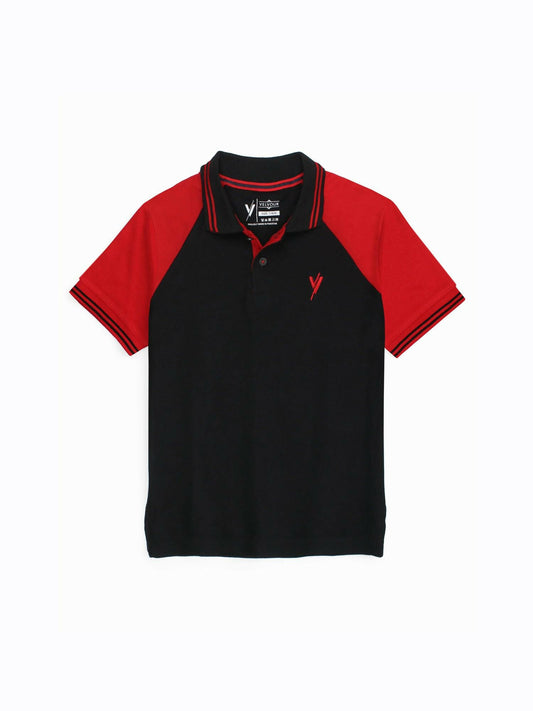 Boys half-sleeve polo shirt in breathable piqué fabric with a tipping collar, embroidered logo, and a regular fit – ideal for summer comfort and style