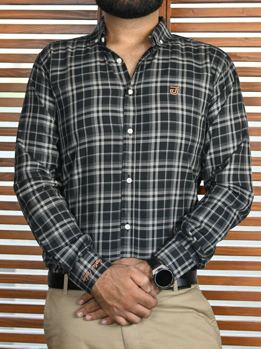 Men's checked cotton-polyester casual shirt with left chest embroidery and cuff embroidery.