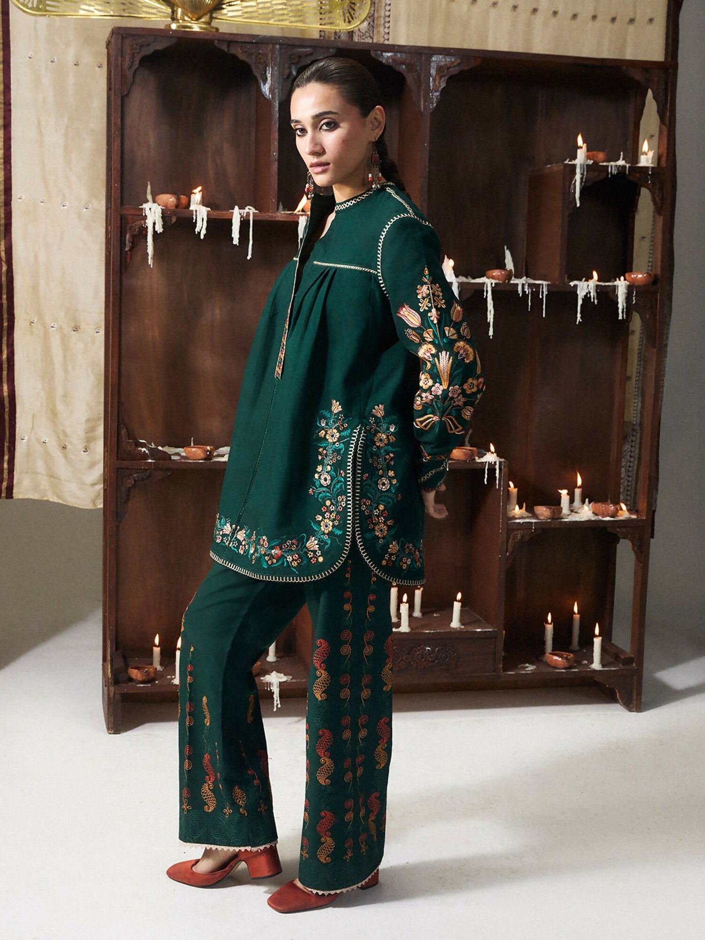 Jugnu by Hussain Rehar Khaddar Pret’26 Wool Embroidered Scarf-Diyar