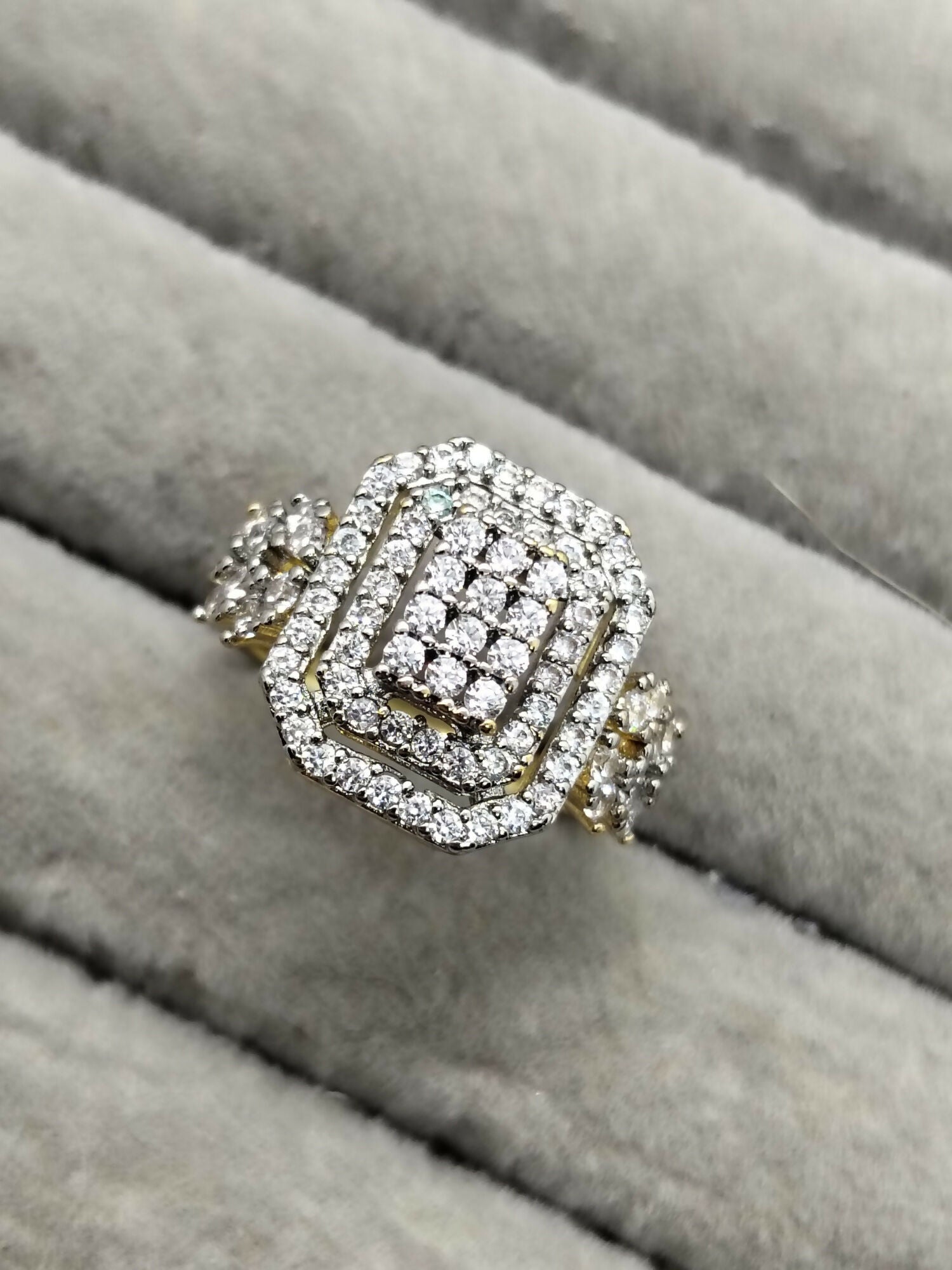 H&A Jewellery 18K Gold Polished Zircon Cluster Ring